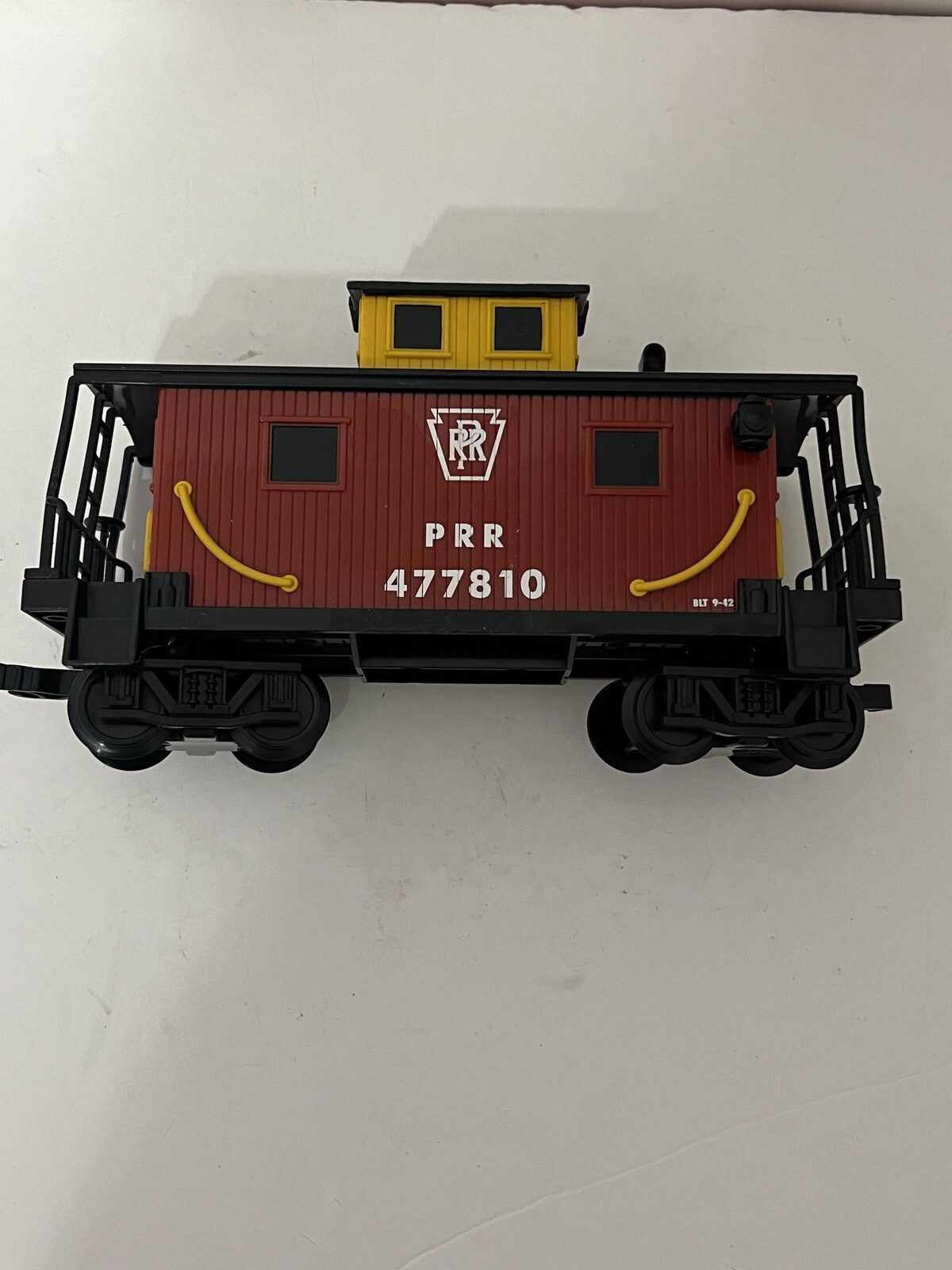 Lionel Train PRR 477810 Caboose Black Red and Yellow G-Gauge