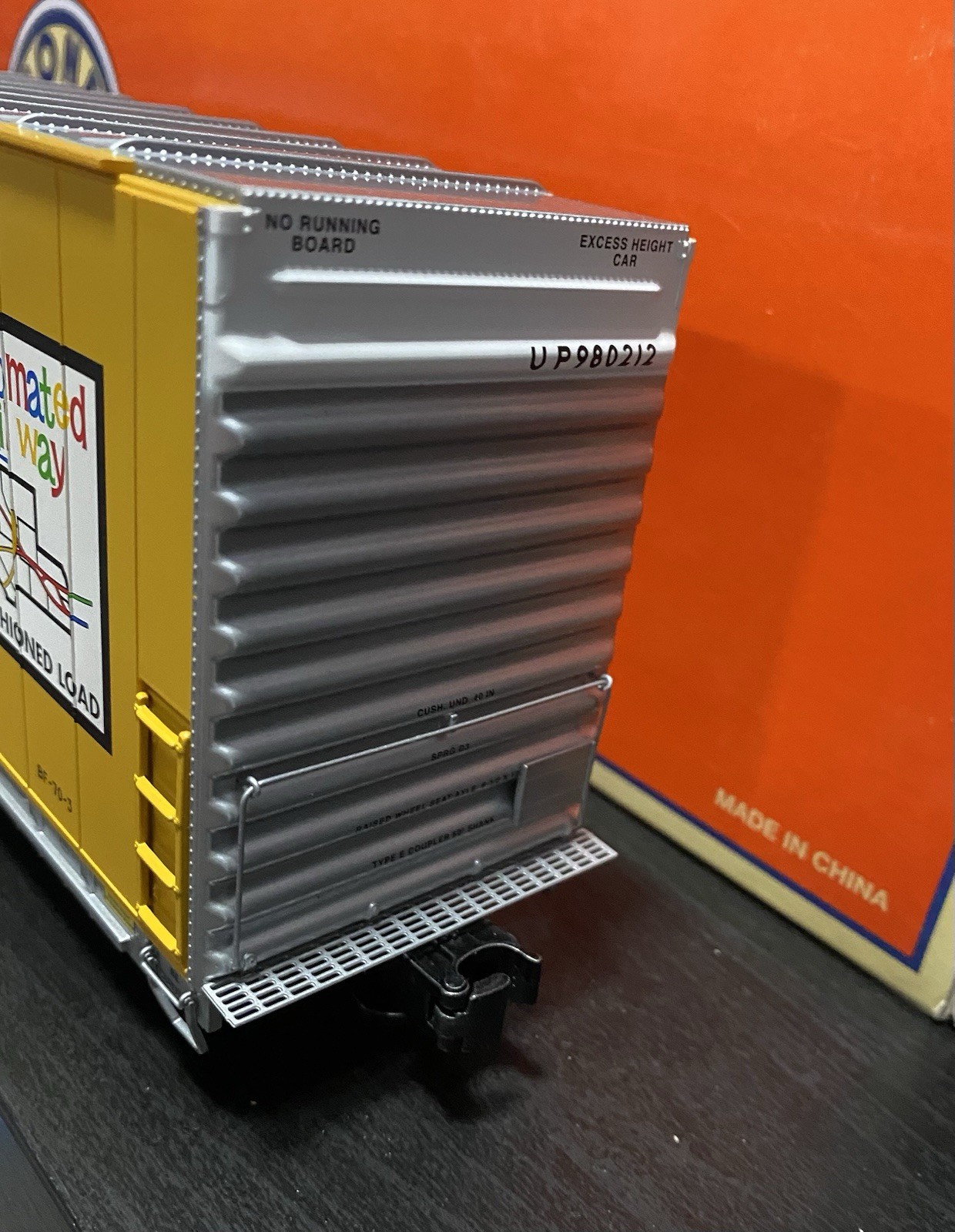 LIONEL O SCALE UNION PACIFIC 86’ HI CUBE BOX CAR 8 DOOR (6-82419)