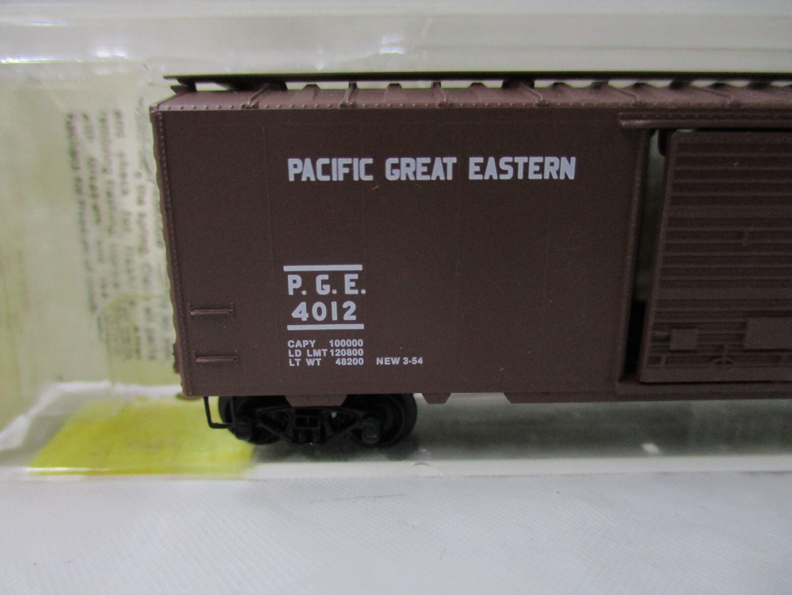 N Scale Kadee Micro Trains 20970 Pacific Great Eastern 40′ Box Car Rd# PGE 4012