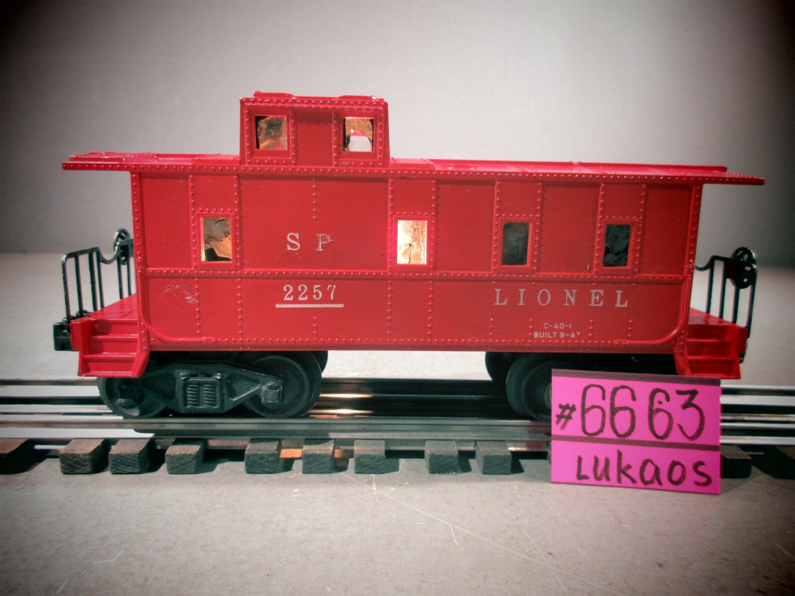 LIONEL #2257 SP CABOOSE,W/ELECTRIC COUPLER & LIGHT. C-7.