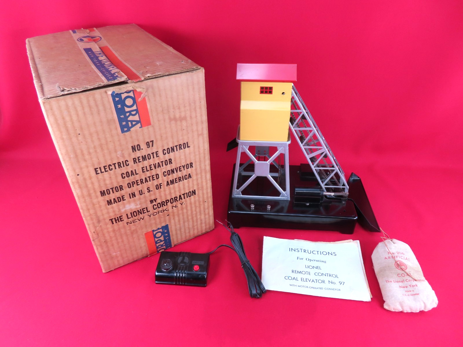 Lionel Prewar 97 Electric Remote Control Coal Elevator – Boxed/Insert – Coal