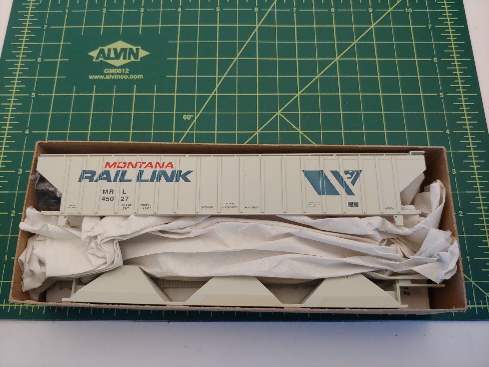 Accurail 6514 HO Montana Rail Link Pullman Standard 3Bay Covered Hopper Kit