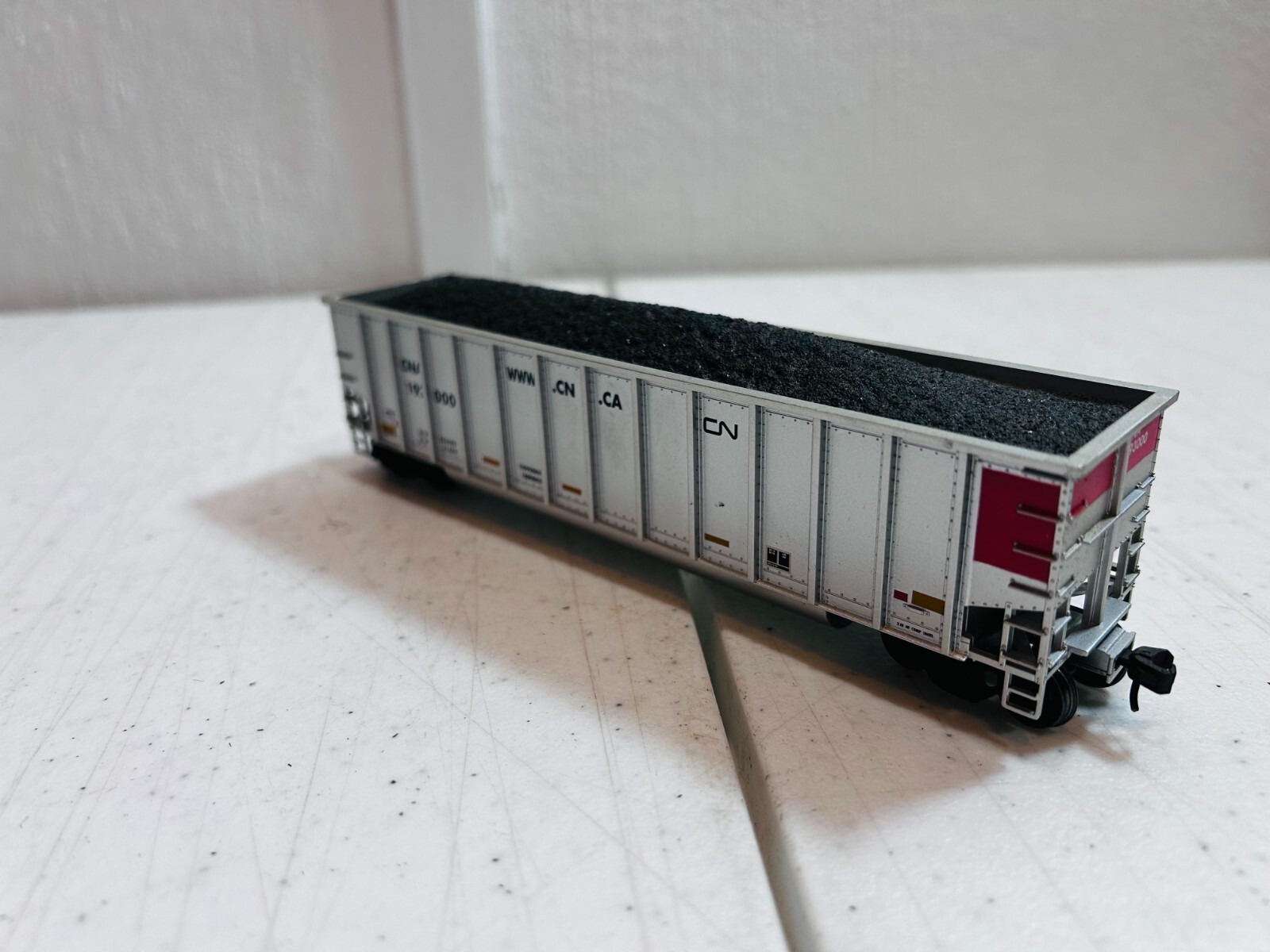 Atlas 20 001 759 – Canadian National #193000 Aluminum Coal Gondola – HO Scale