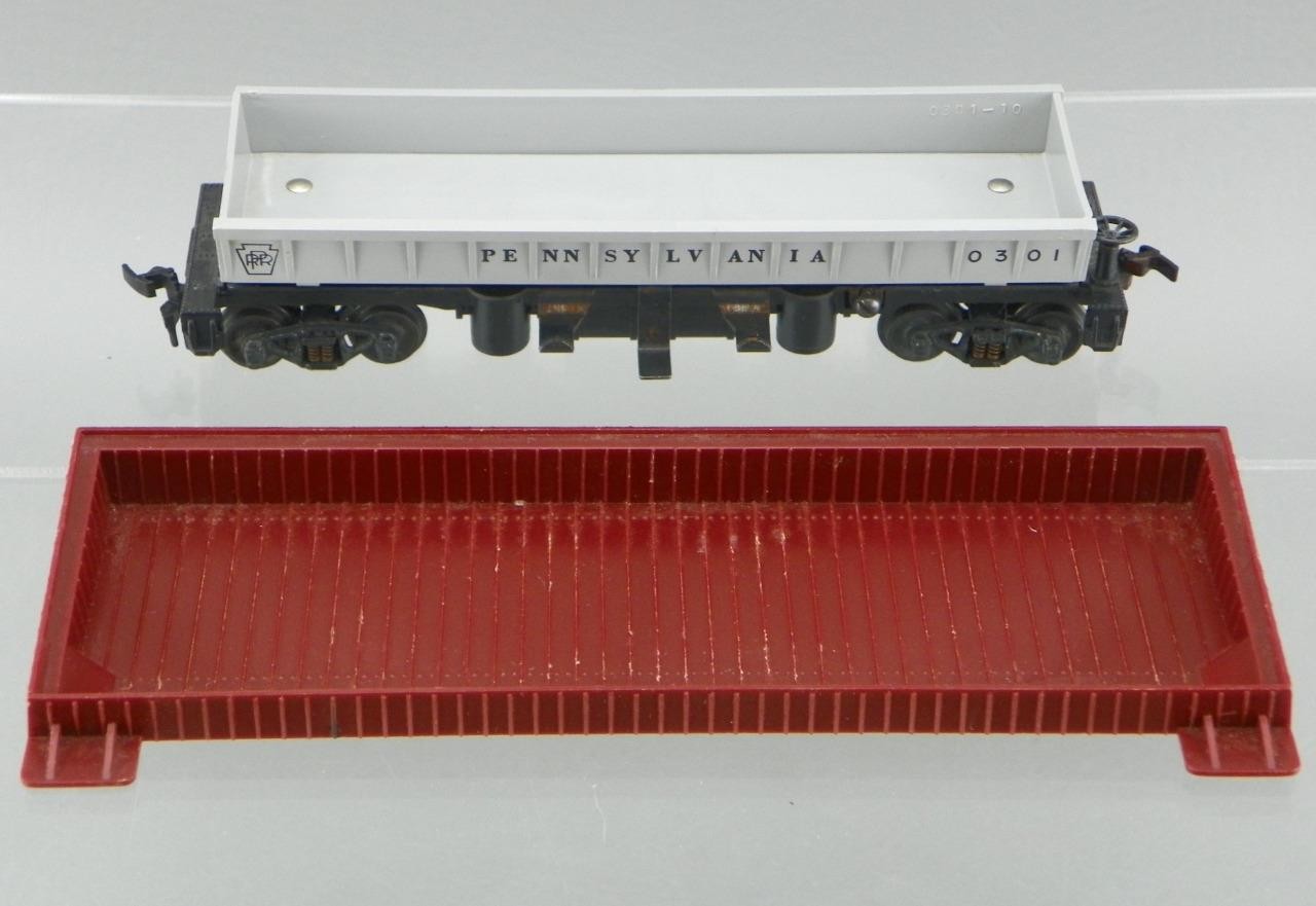 Vintage 1950’s Lionel HO Gauge 0301 PRR Pennsylvania Coal Dump Car w/ Platform