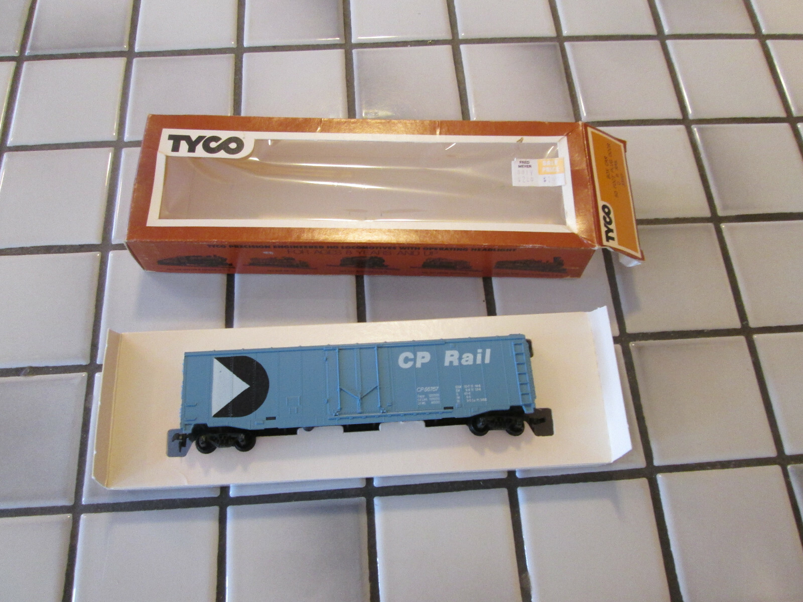 TYCO C.P. RAIL 50 FOOT BOX CAR HO SCALE ////