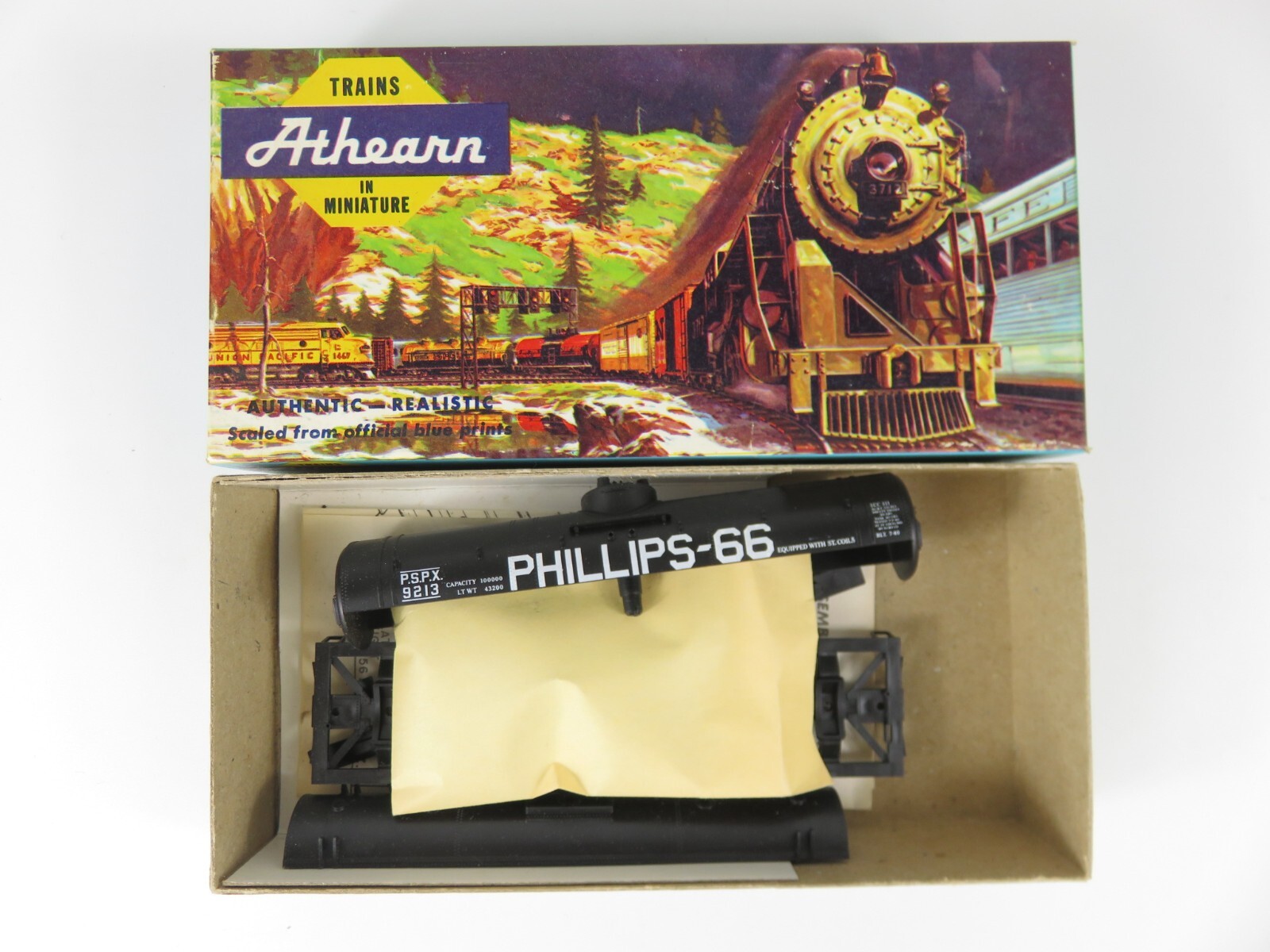 Athearn Blue Box #1572 HO Scale 40′ Tank Car Phillips 66 Unassembled Kit NOS
