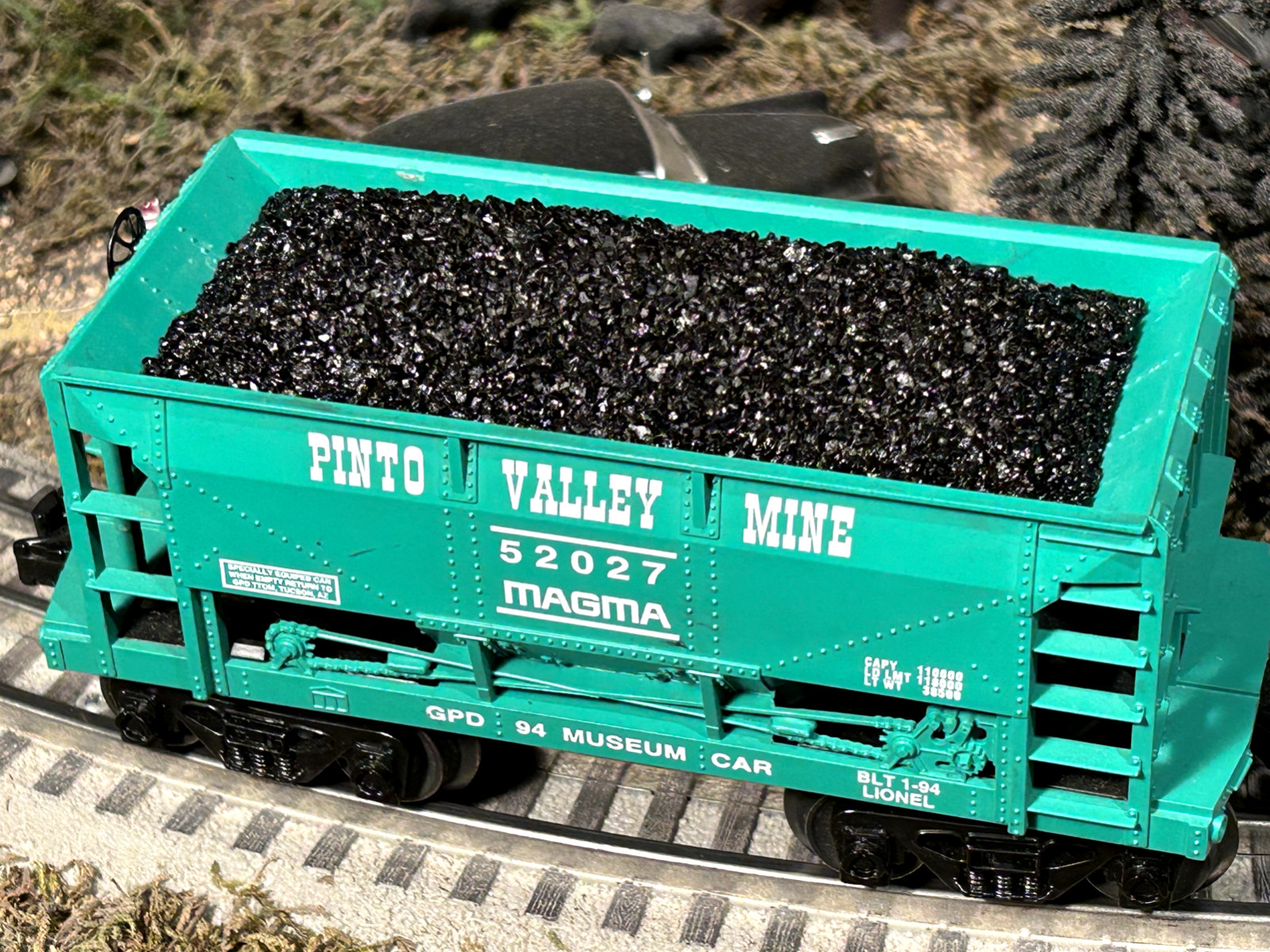 LIONEL COAL LOAD FOR O GAUGE ORE CAR. HAND MADE WITH BALLAST! NOT PLASTIC! READ!