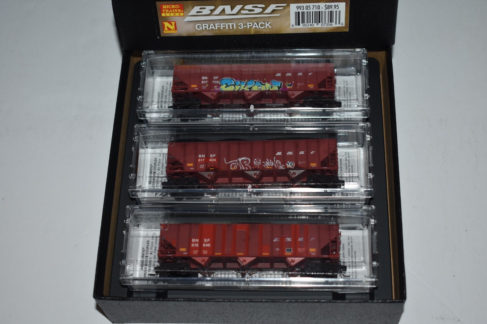 N Scale MTL 99305710 BNSF Set of 3 3-Bay Hoppers Graffiti C58023