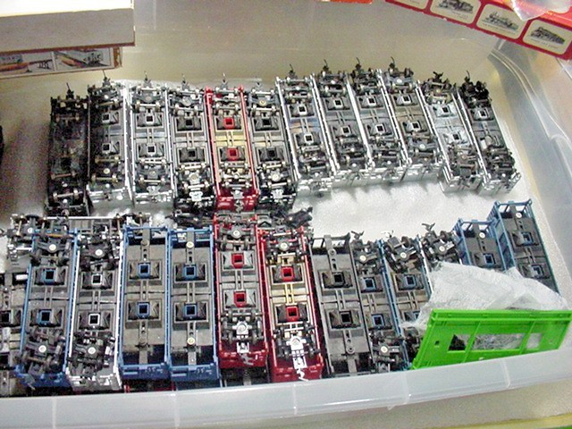 Tyco New. Unloading Hopper Car Set, extra cars pictured are available.