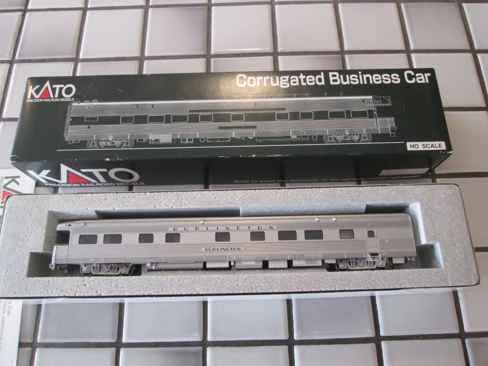 KATO CHICAGO,BURLINGTON & QUINCY PASSENGER CAR HO SCALE
