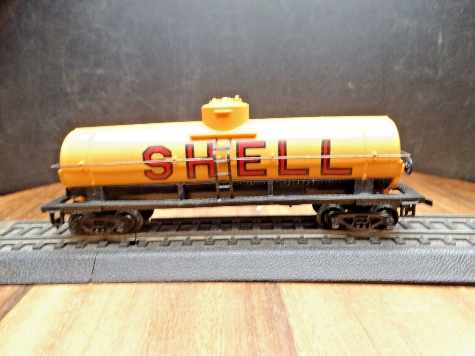 TYCO HO Scale 40′ Shell Single Dome Orange, Red, & Black Tank Car