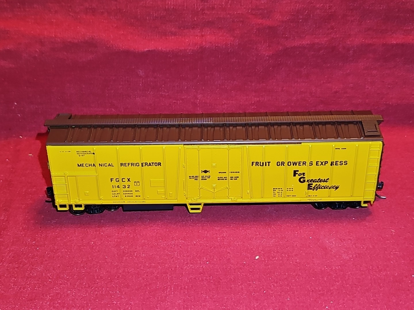 HO Fruit Growers Express FGCX Refrigerator Car # 11432