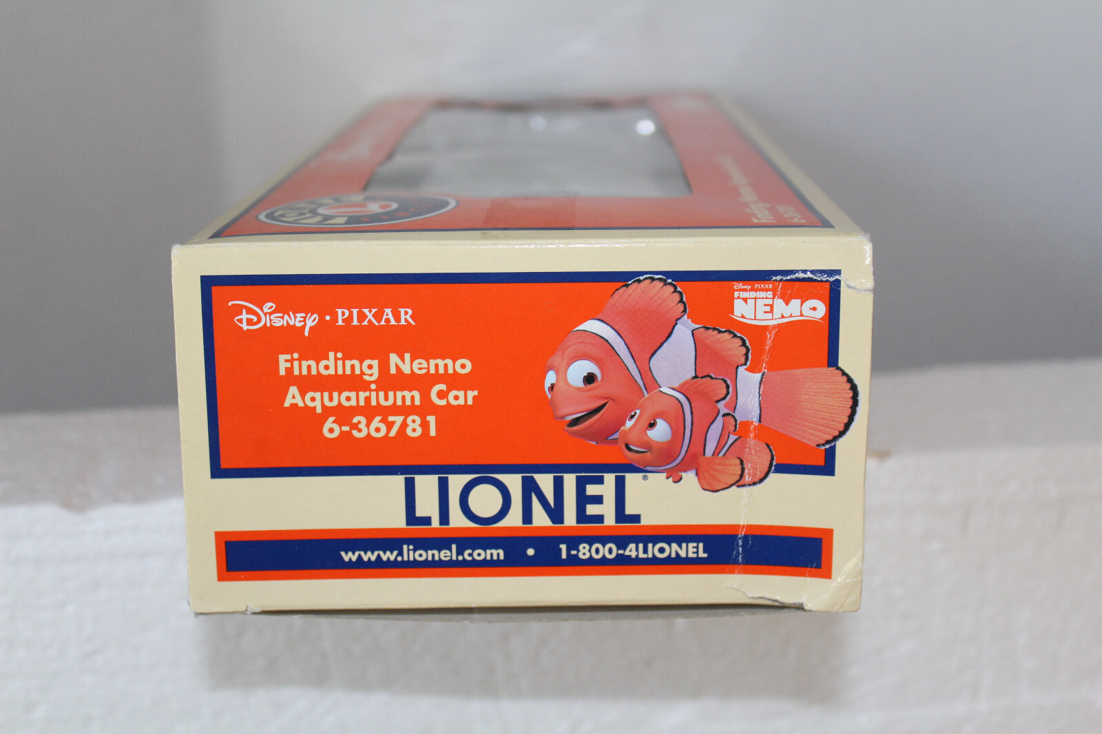 LIONEL #36781 OPERATING FINDING NEMO AQUARIUM CAR
