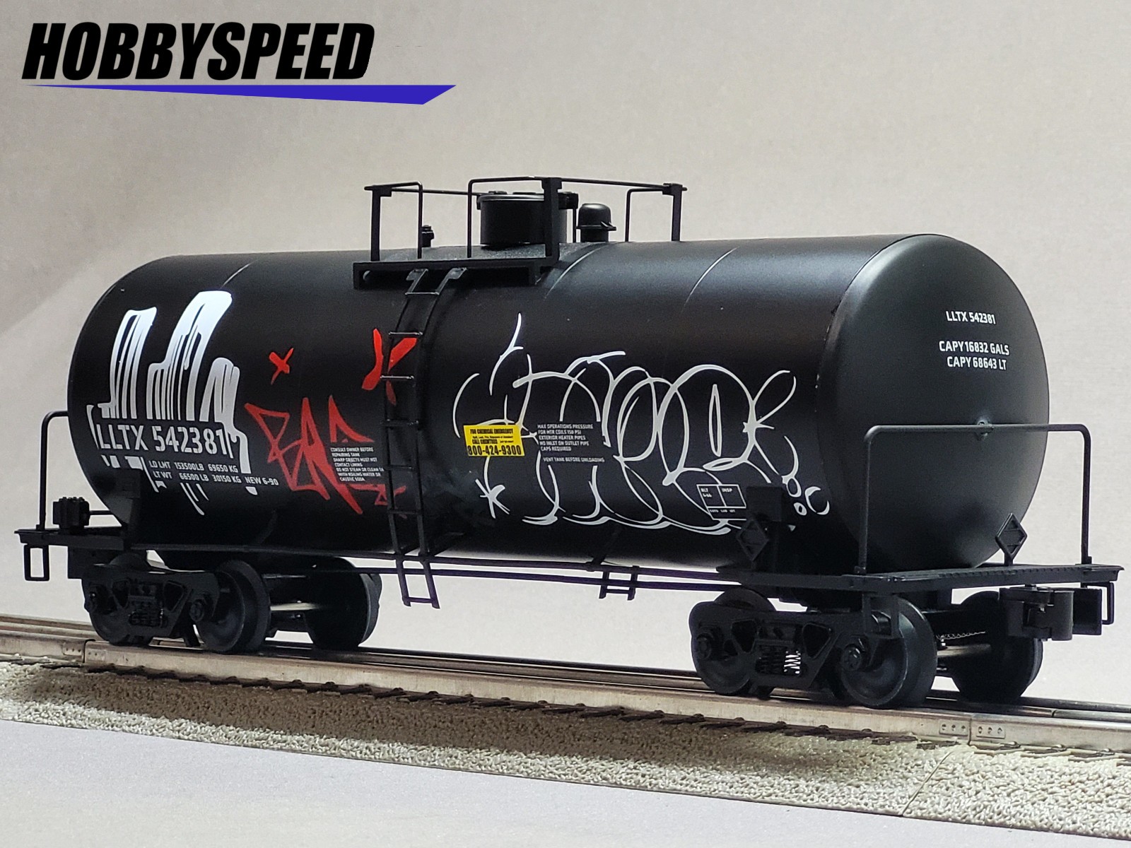 LIONEL LLTX GRAFFITI 40′ TANK CAR #542381 O GAUGE tanker freight 2542381 NEW