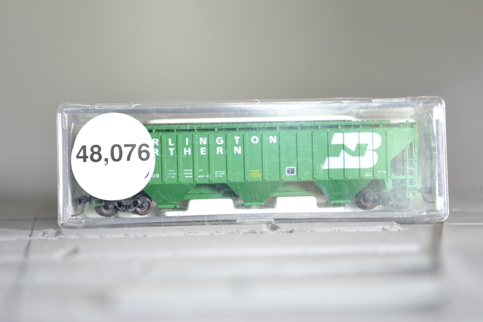 48076 N Scale PACIFIC WESTERN RAIL COVERED HOPPER BN BURLINGTON NORTHERN