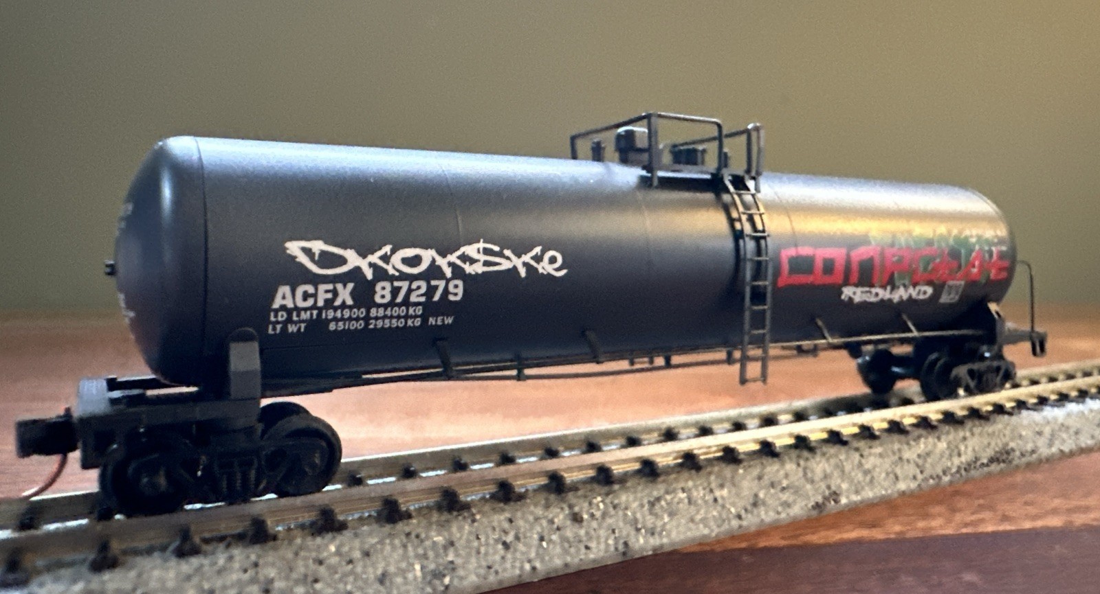 Micro-Trains N Scale #11052010 56’ Gen Svc Tank Car ACFX + Graffiti 87279 NY