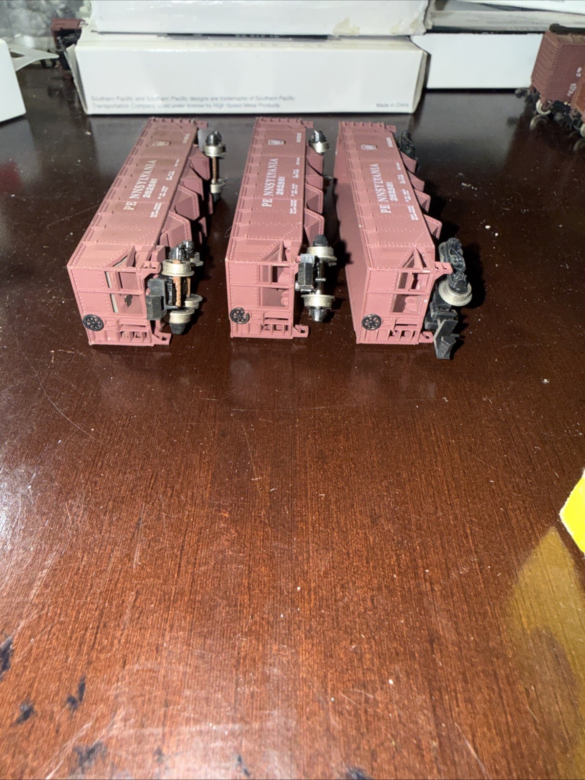 (3) Bachmann HONG KONG Open Hopper, 4-Bay Pennsylvania – 262581 X3 N085