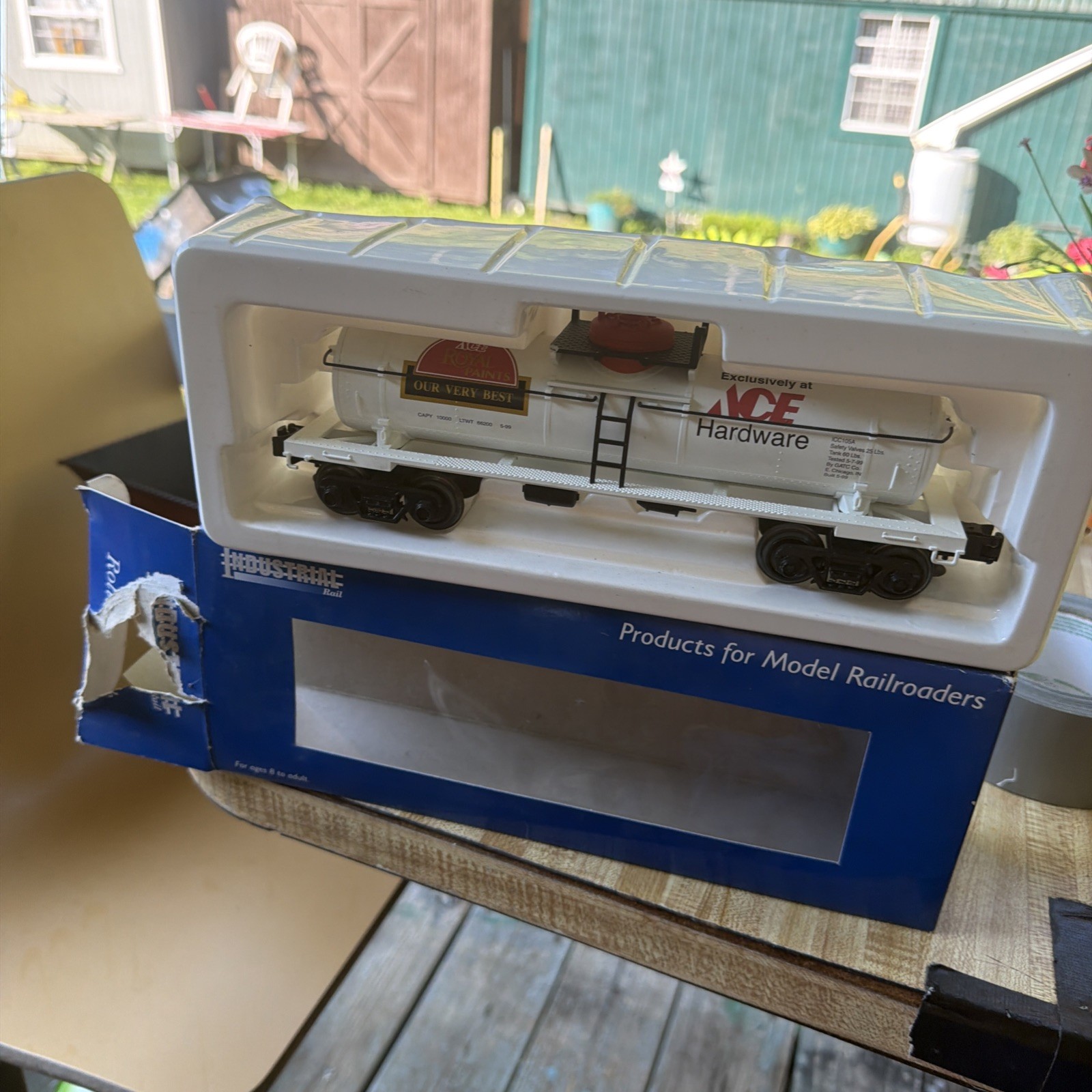 IDM Industrial Rail O/O-27 Ace Hardware Royal Paints Single Dome Tank Car Read