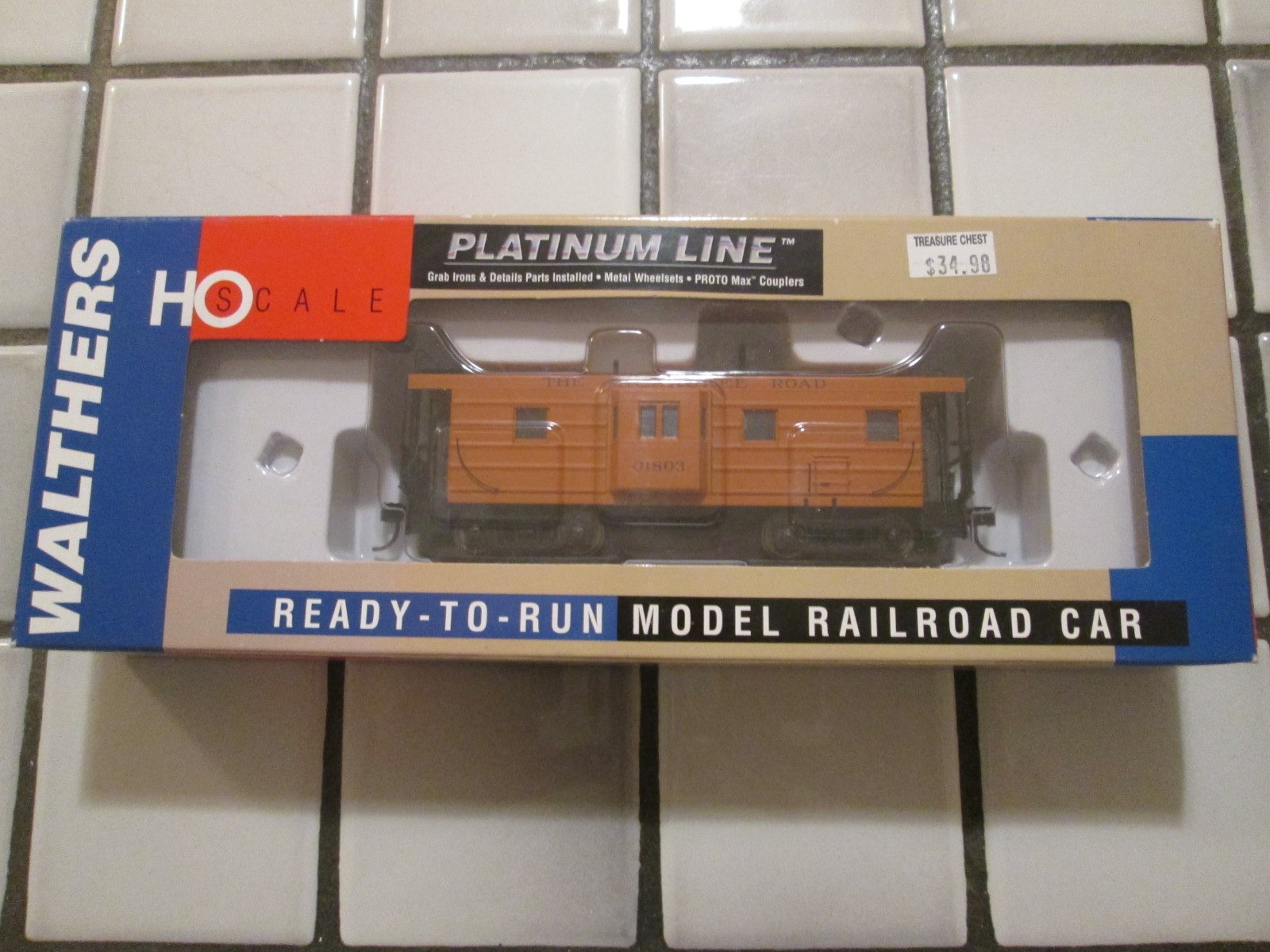 WALTHERS MILWAUKEE ROAD RIB SIDE CABOOSE CAR HO SCALE