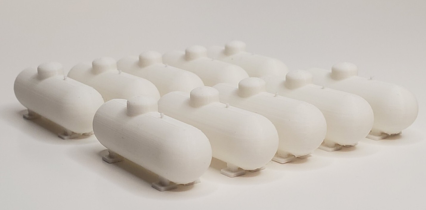 10 Pack – HO Scale 500 Gallon House Propane Tank 10′ Long – White – 1:87 Scale