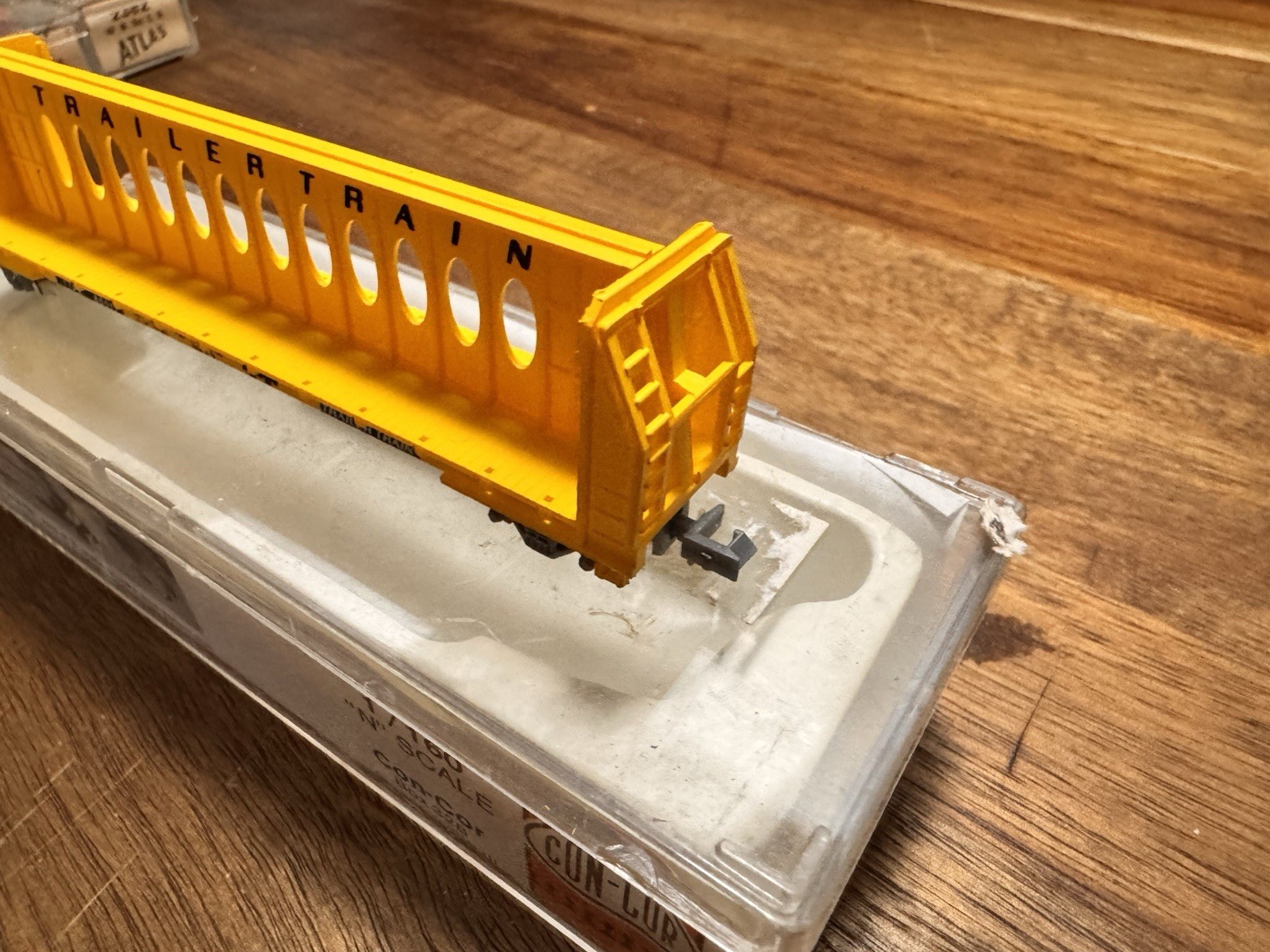 Con-Cor 0001-01231A N Scale 60’ Bulkhead Flat Car With CenterBeam Trailer Train