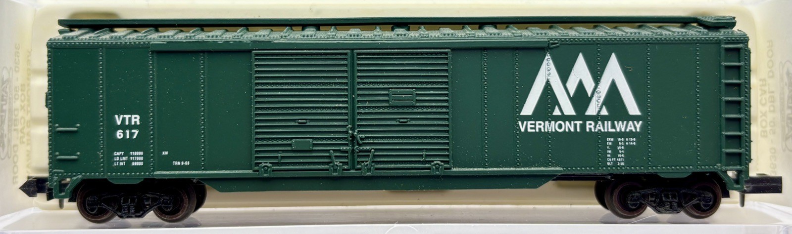 N Scale Atlas 3630 Vermont Railway 50’ Double Door Box Car VTR #617