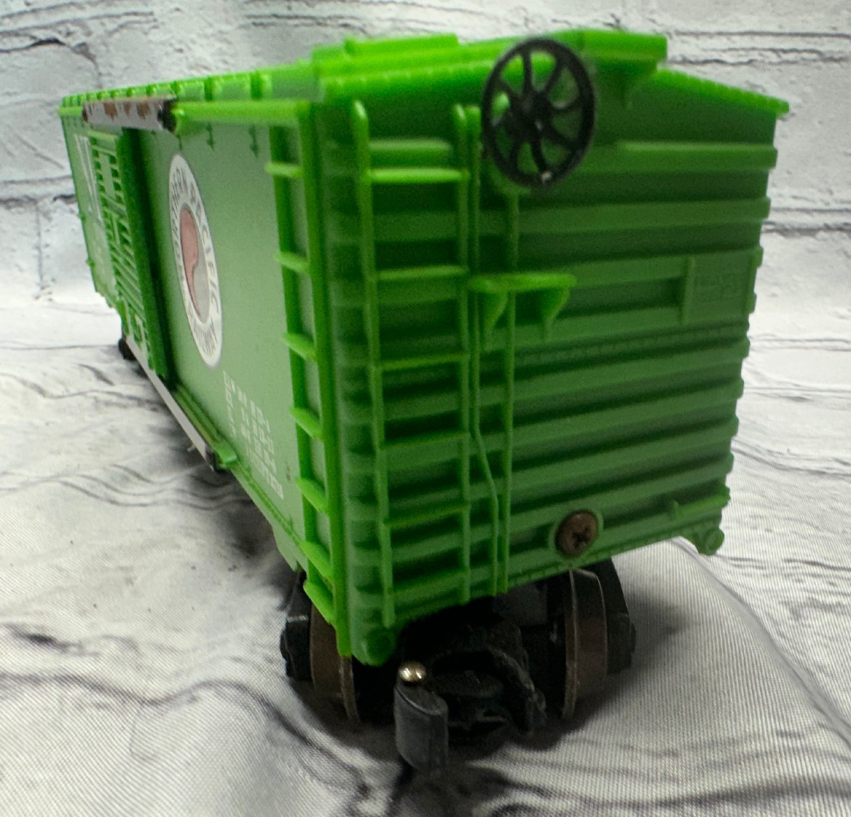 Lionel 9204 Northern Pacific Green Boxcar O/O-27 Gauge MPC Era Model Train