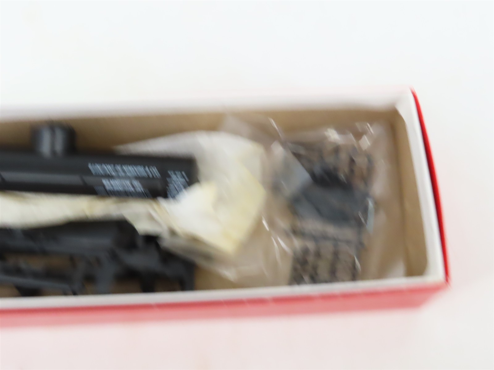 LOT of 4 HO Scale Red Caboose GATX DuPont 10k Gal Tankcar Kits