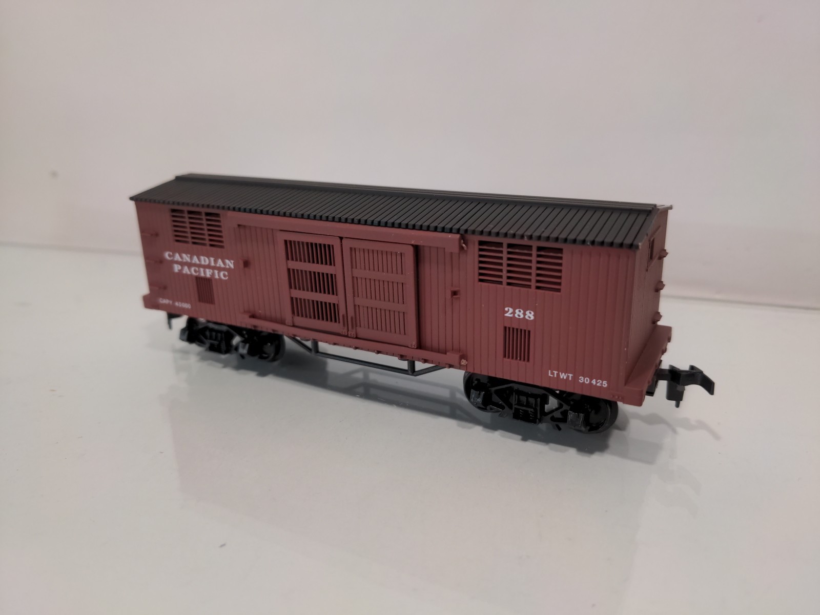 HO IHC Canadian Pacific Stock Horse Car 288 Old Time