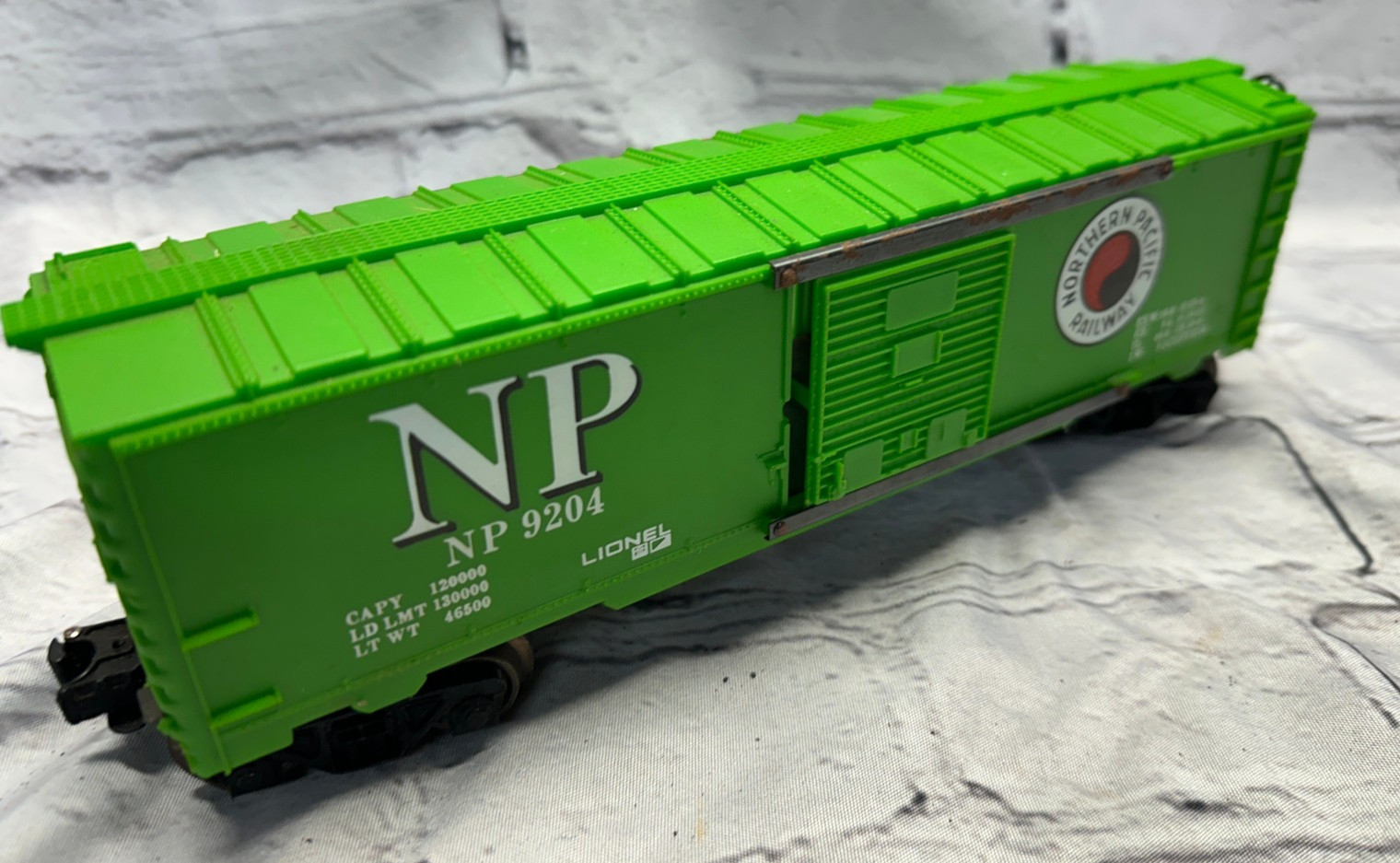 Lionel 9204 Northern Pacific Green Boxcar O/O-27 Gauge MPC Era Model Train