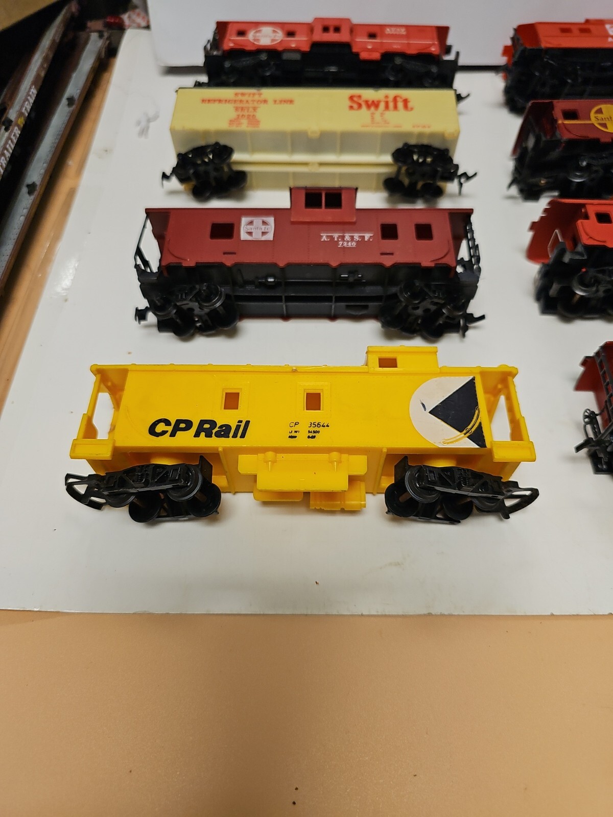 HO Scale Lot of 21 Mixed Caboose & Box Car, Tyco, Life-Like, Lima,Tri-ang More