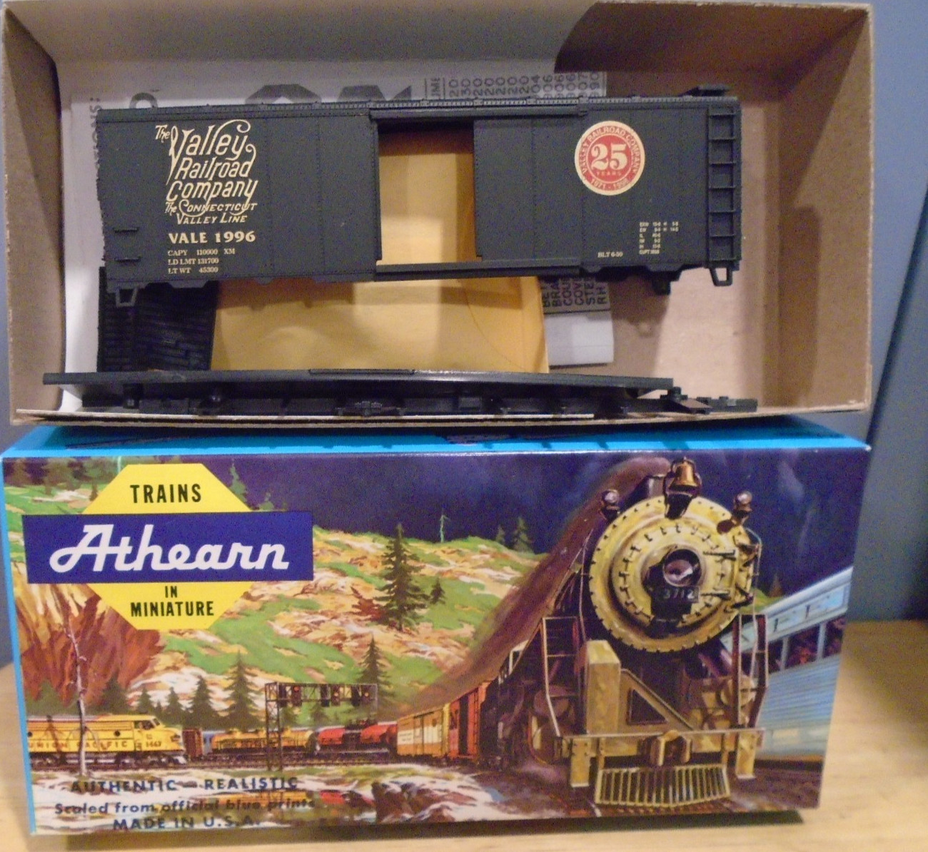 CUSTOM Athearn #1200 VALLEY RAILROAD 25TH ANIV. 1996 40′ Single Door Box Car