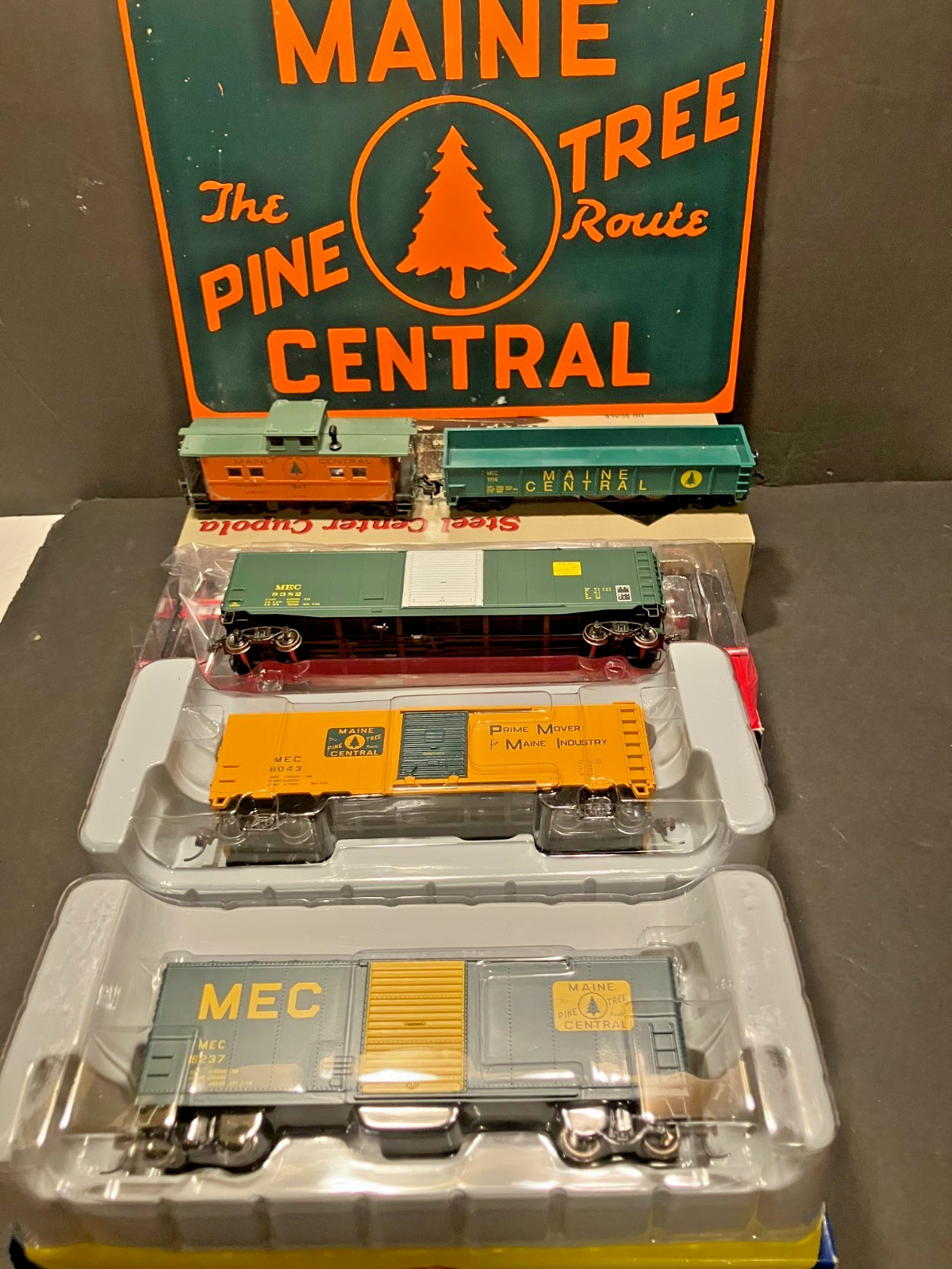 (5) HO SCALE MAINE CENTRAL FREIGHT CARS , ATHEARN , INTERMOUNTAIN , PROTO 2000