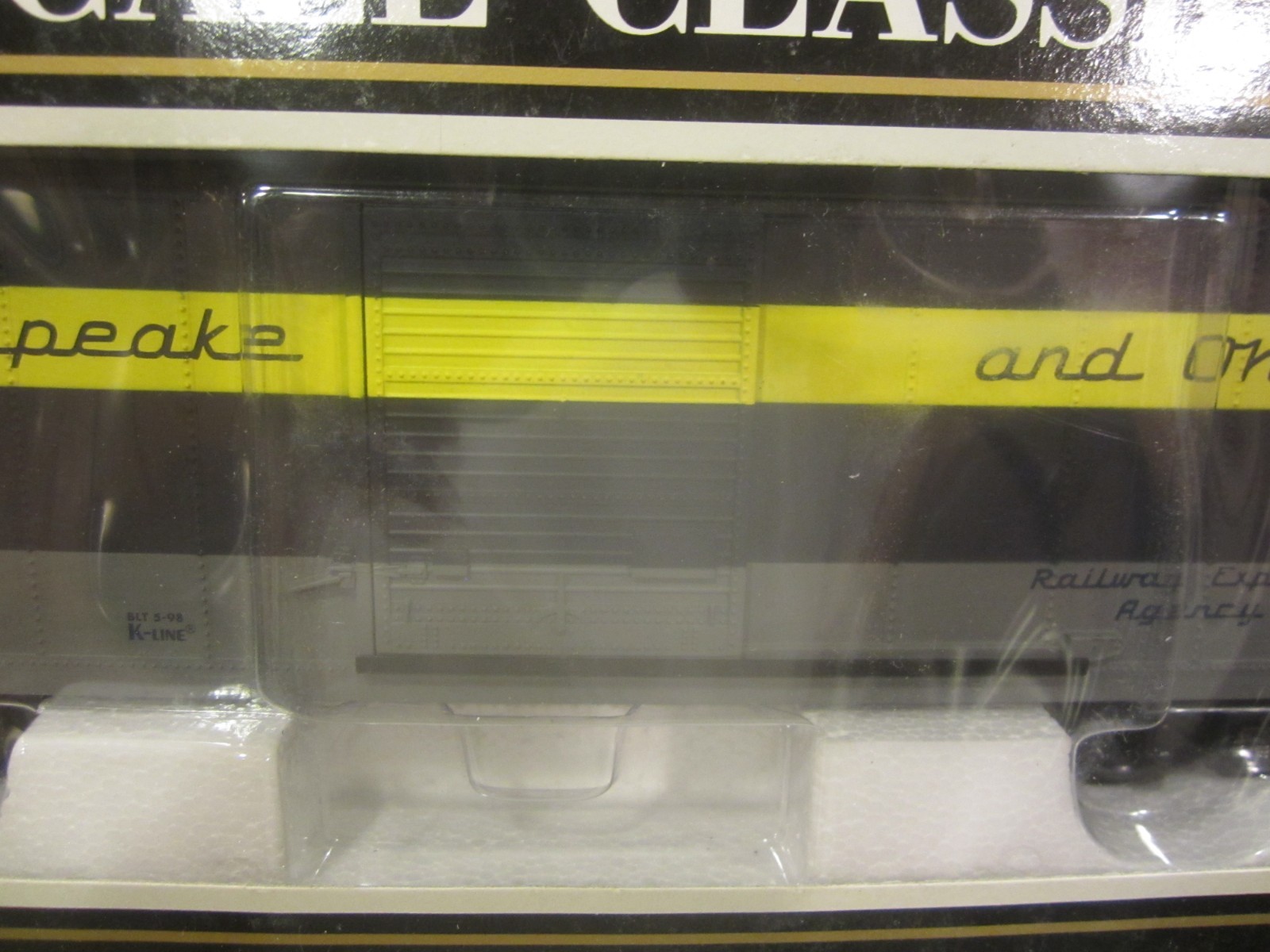 K-Line 761-1251 C&O (Chesapeake & Ohio) O Scale REA Boxcar 223 Multi-Striped