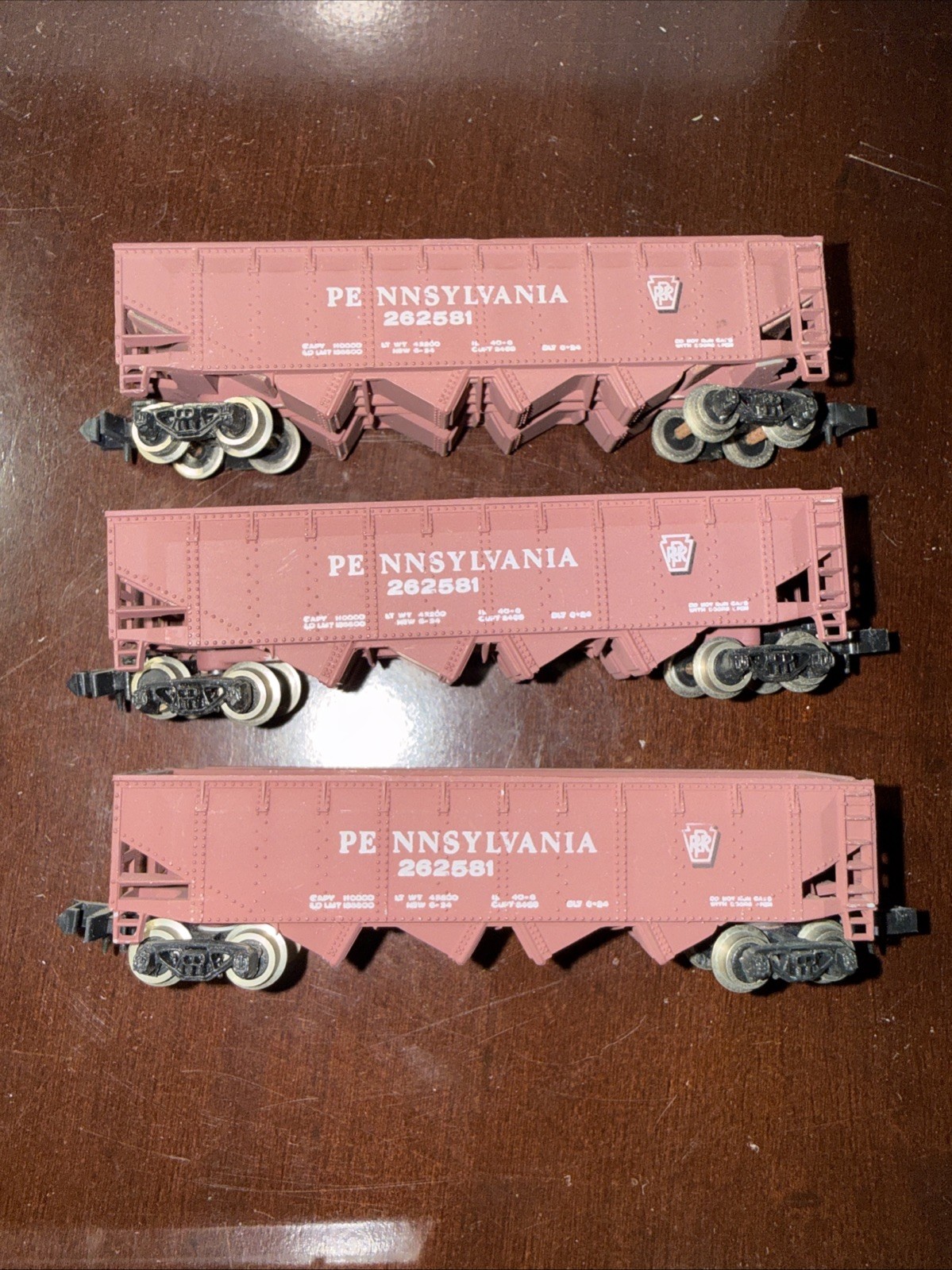 (3) Bachmann HONG KONG Open Hopper, 4-Bay Pennsylvania – 262581 X3 N085