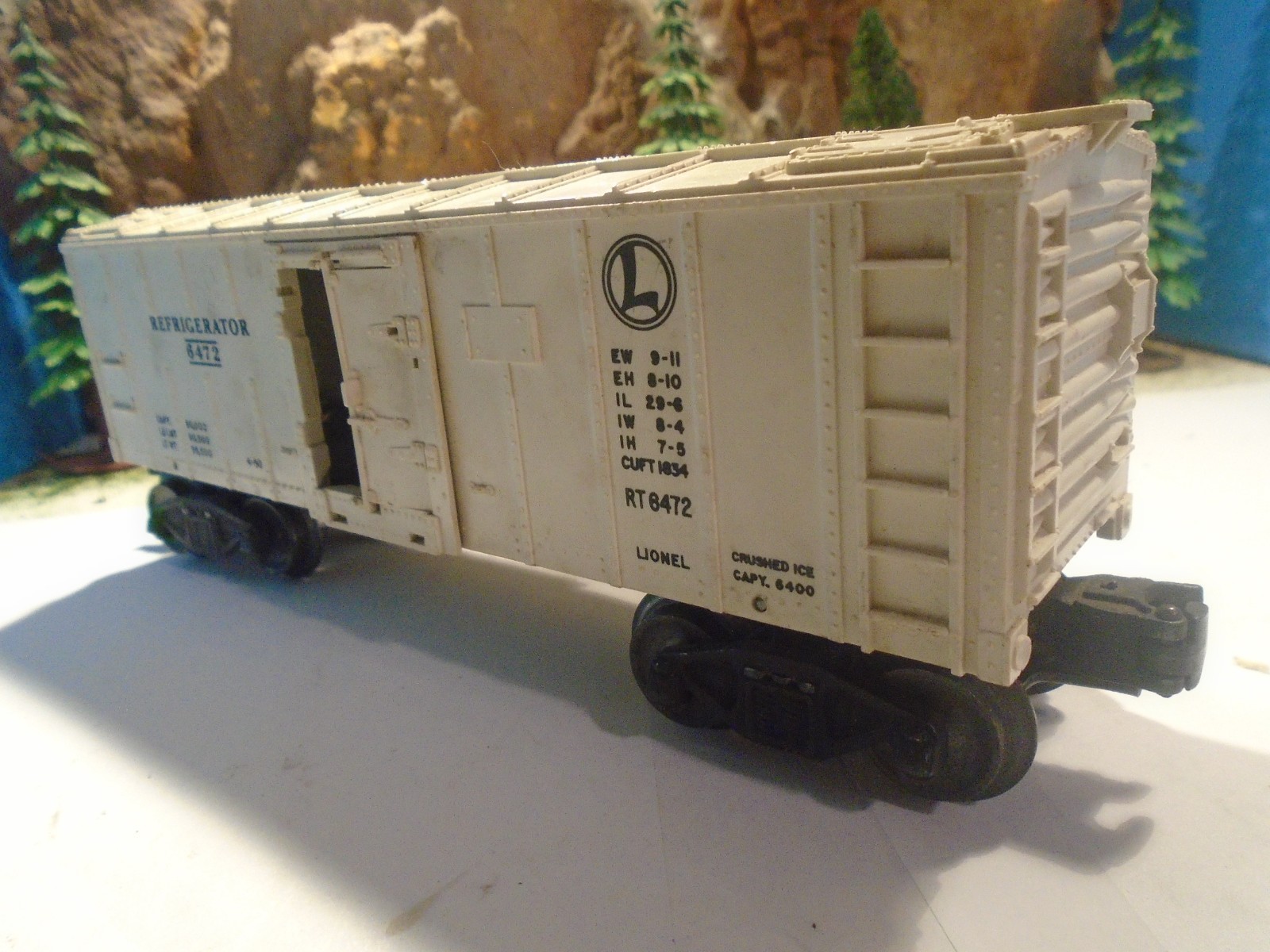 LIONEL O & 027 REFRIGERATOR REEFER No 6472, MISSING 2 HALF DOORS 5-179-5