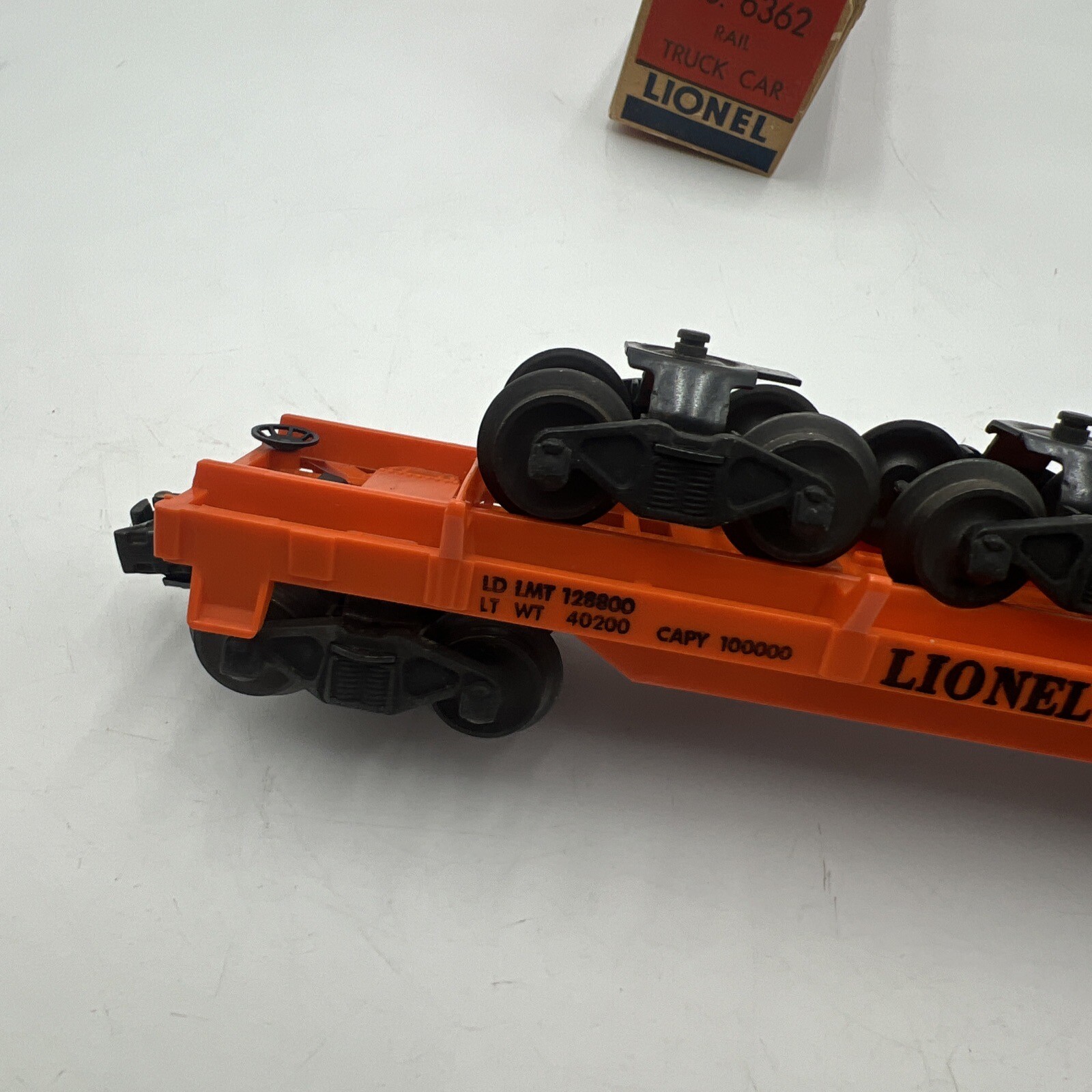 LIONEL POSTWAR O GAUGE 6362 ORANGE RAIL TRUCK CAR WITH 3 TRUCKS #636255 + BOX