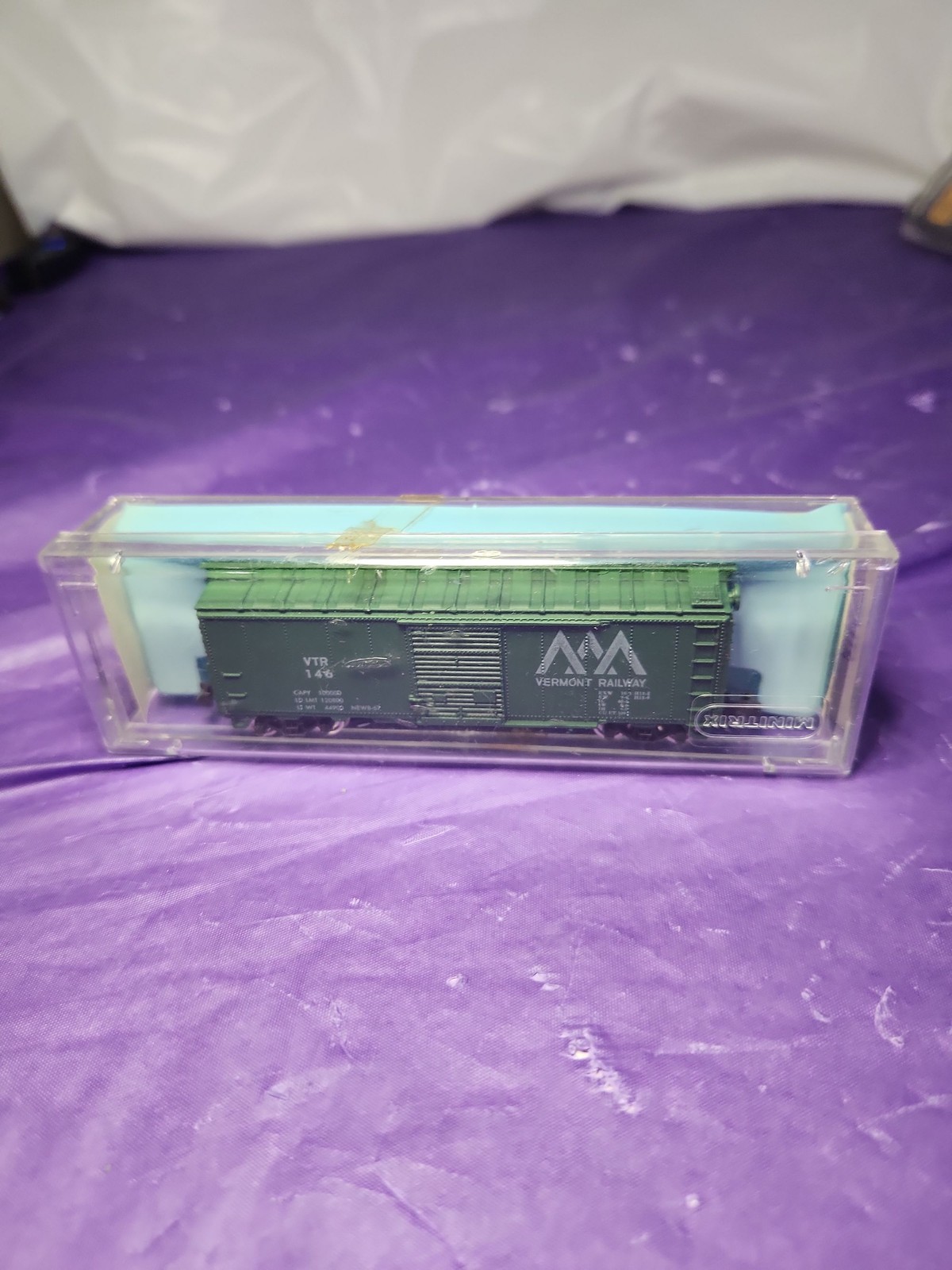 Micro-Trains N Scale Vermont Railway 50′ Rib Side Boxcar VTR 146