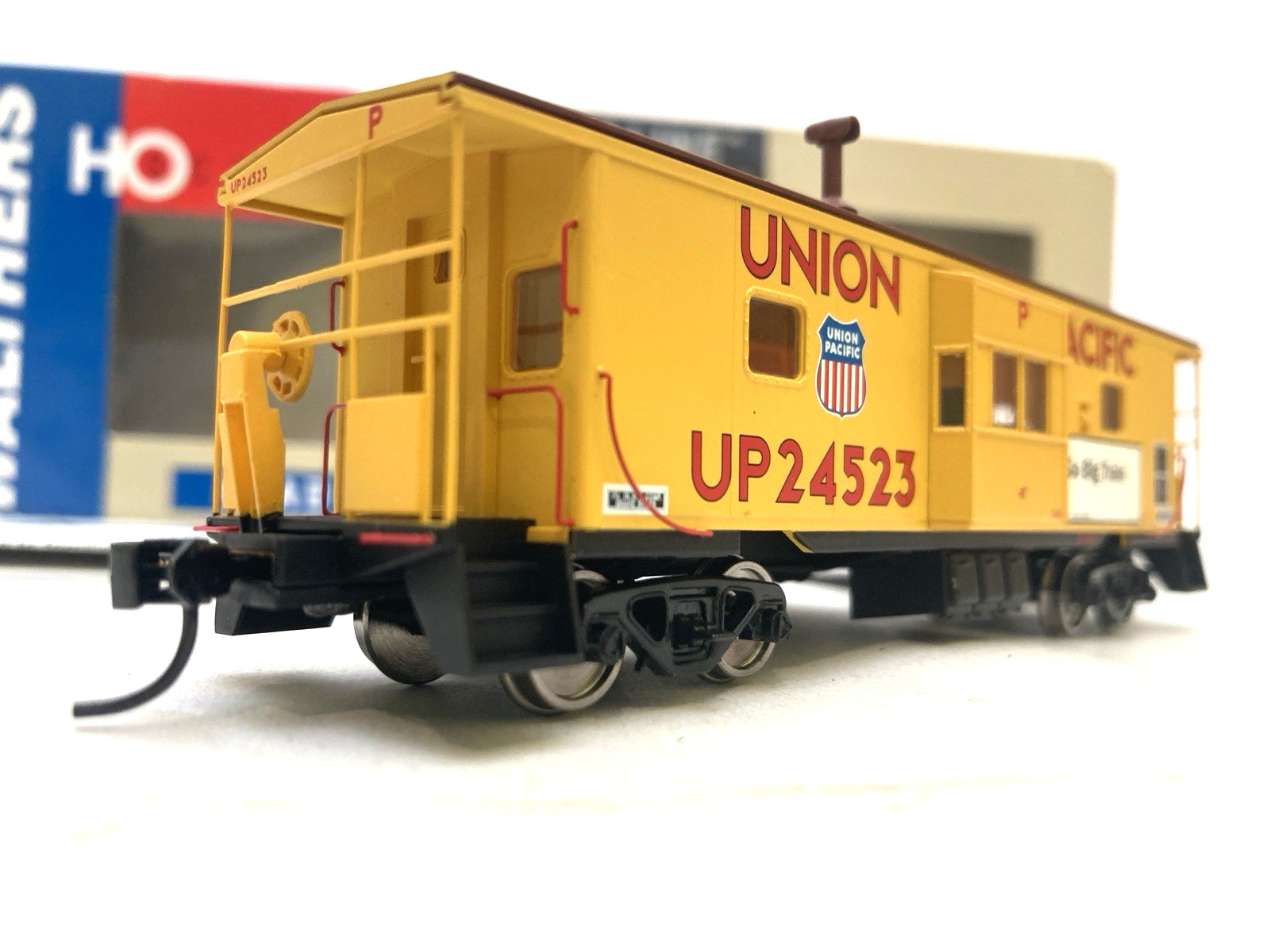 HO WALTHERS 932-40472 INTERNATIONAL CAR CO BAY WINDOW CABOOSE UNION PACIFIC NIB