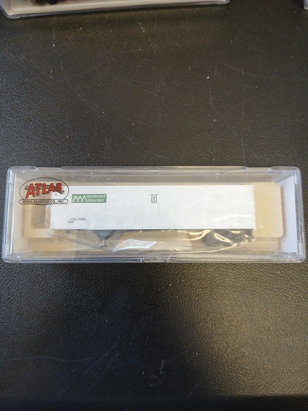 Atlas N-Scale, #2966-2 45′ Box Trailer Vermont Railway #238008
