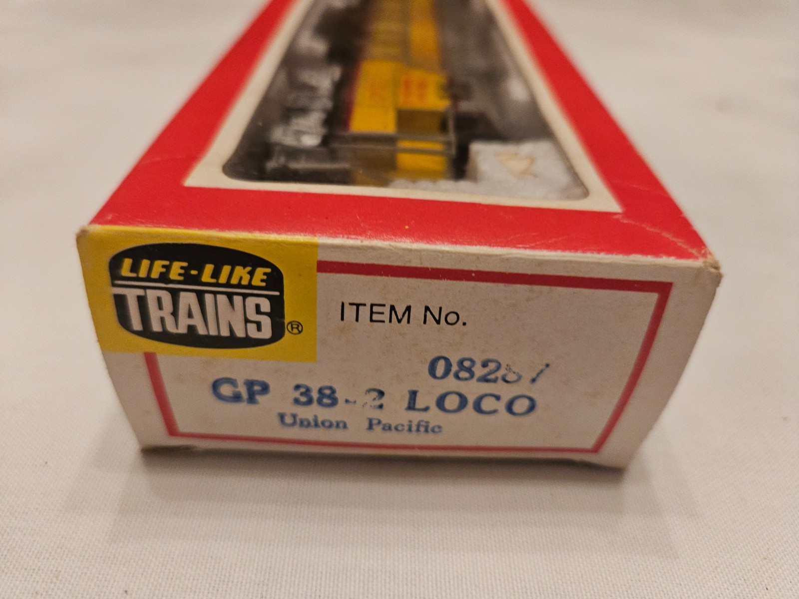 Vintage LIFE-LIKE TRAINS Union Pacific 2047 GP 38-2 Loco 08287