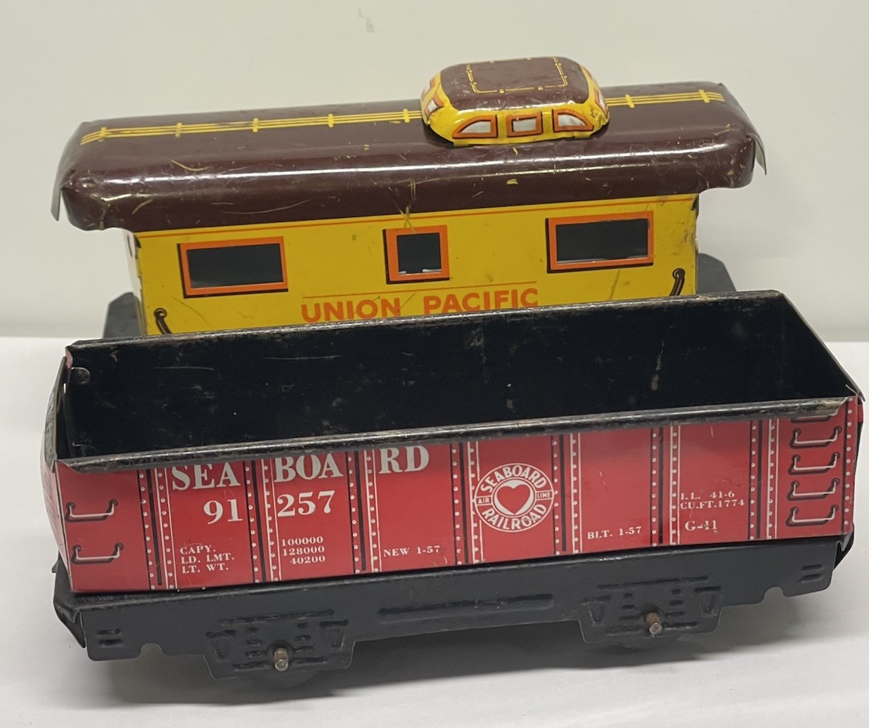 MARX O GAUGE TIN LITHO UNION PACIFIC CABOOSE #3824 & Seaboard 91257 Gondola Red
