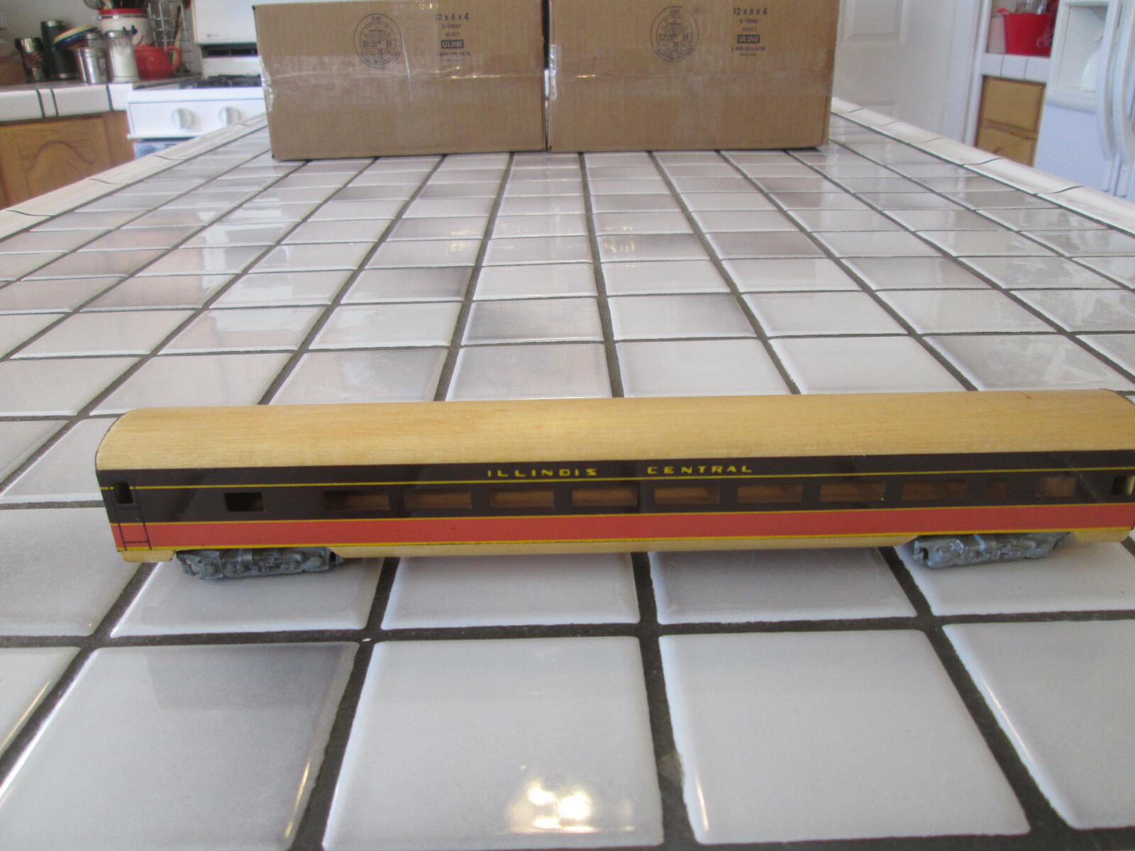 very old ILLINOIS CENTRAL wood/metal passenger car HO SCALE ////