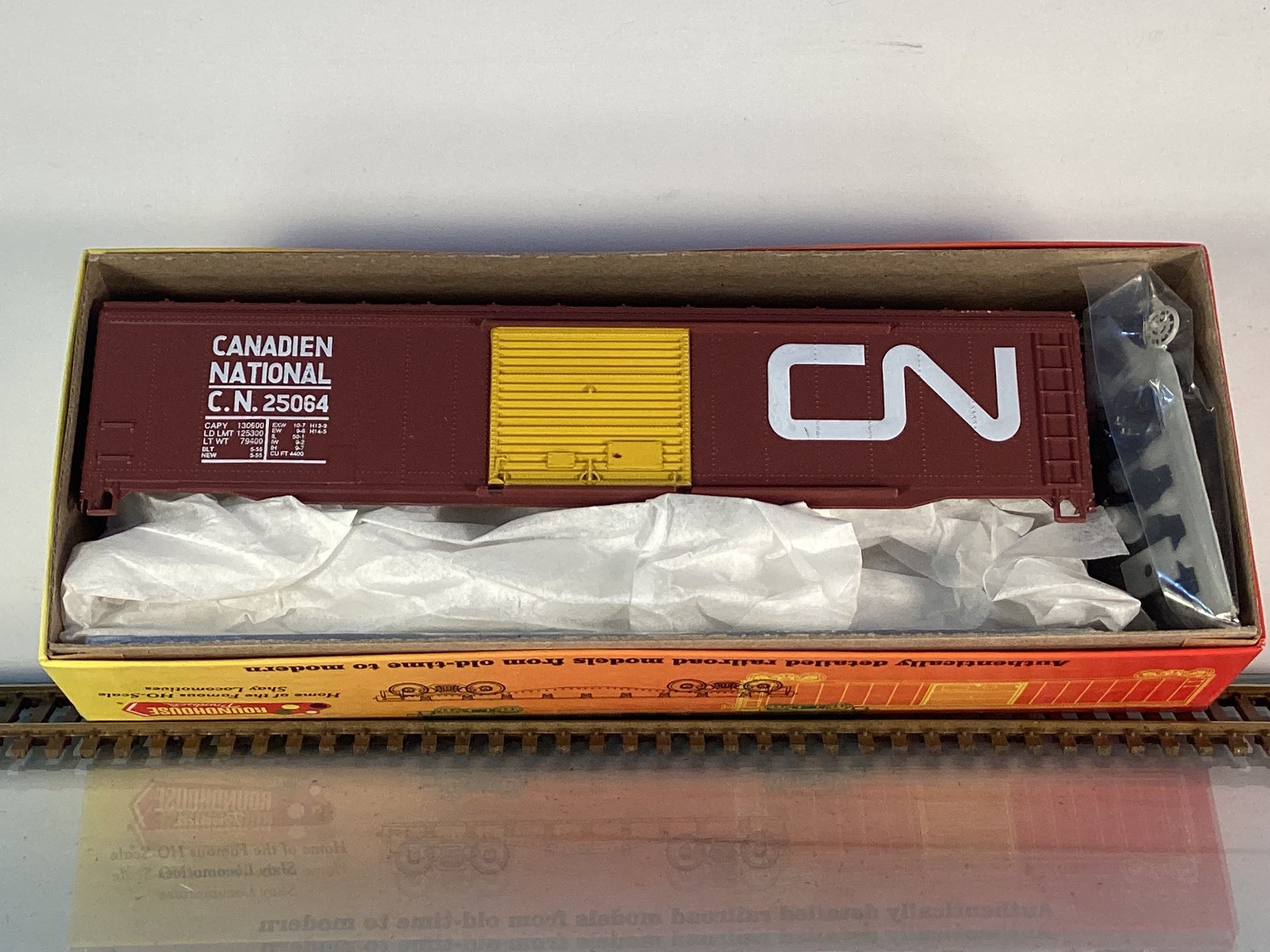 MDC ROUNDHOUSE 50′ BOX CAR HO GAUGE CANADIAN NATIONAL NIB