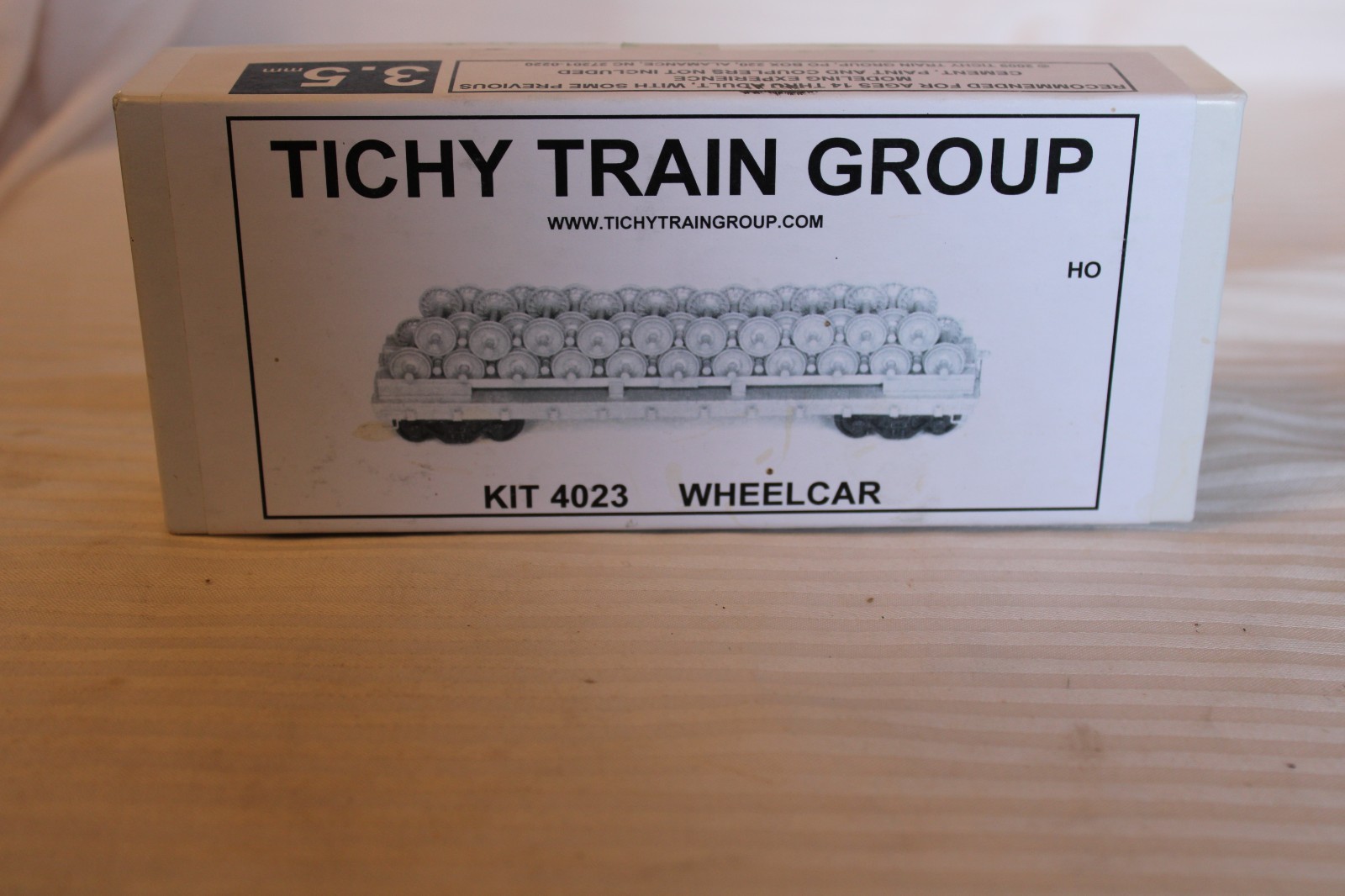 HO Scale Tichy, 40′ Wheel Car Flat Car Kit, Gray #4023 BNOS w/ 48 wheel sets