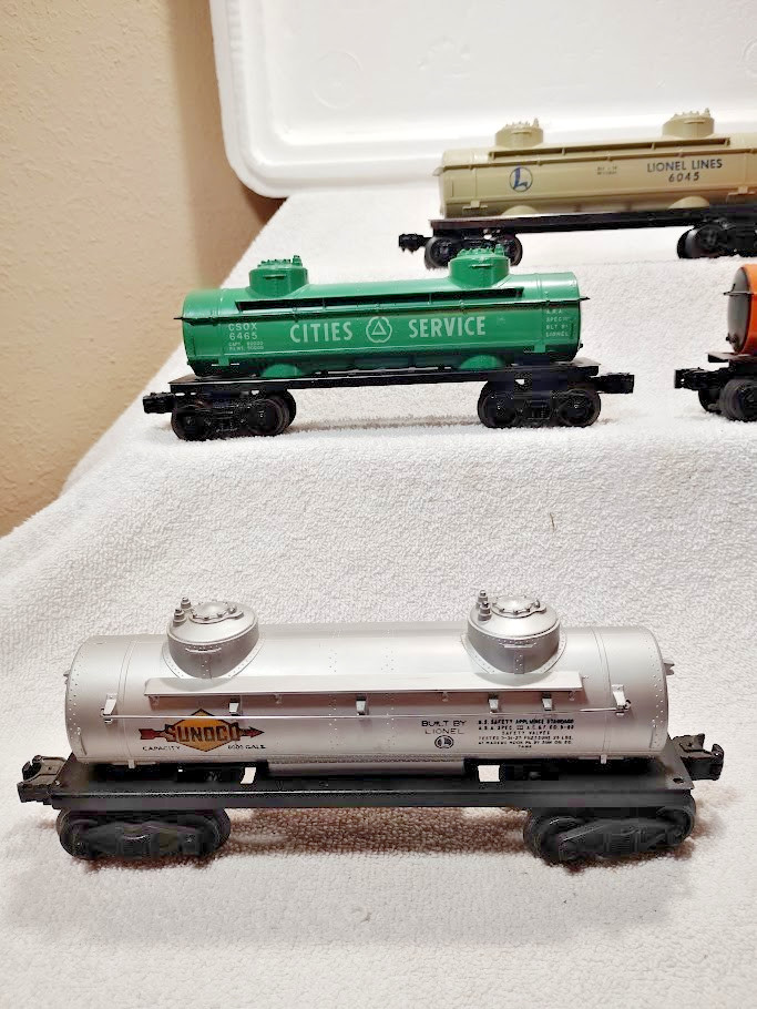 5 Lionel O Gauge Lionel Lines, Sunoco, Gulf 6465 & 6045 Double Dome Tank Car Lot