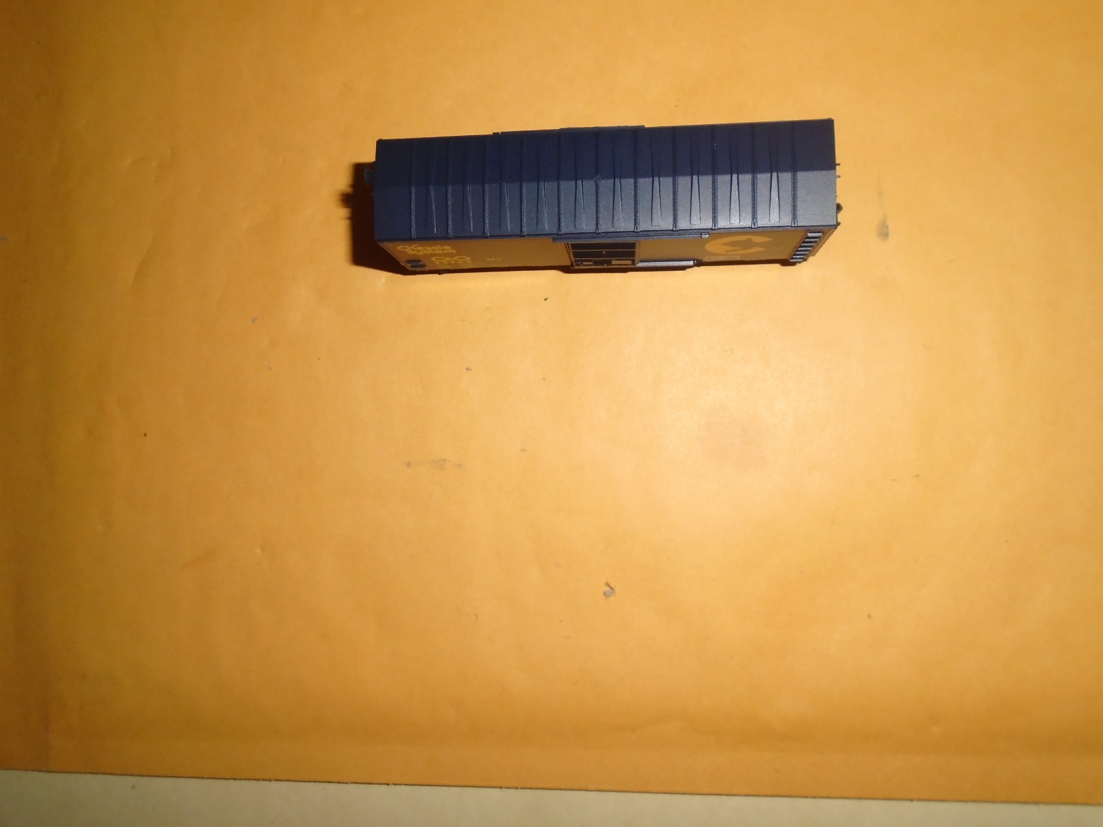 MAKE UNKNOWN CUSTOM 40′ SINGLE DOOR BOXCAR – CHESSIE SYSTEM #C&O 23764 N