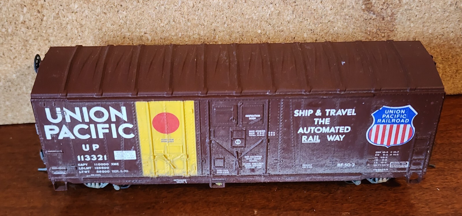 Union Pacific Railroad 40′ Double Plug Door Boxcar 113321 Athearn HO Scale