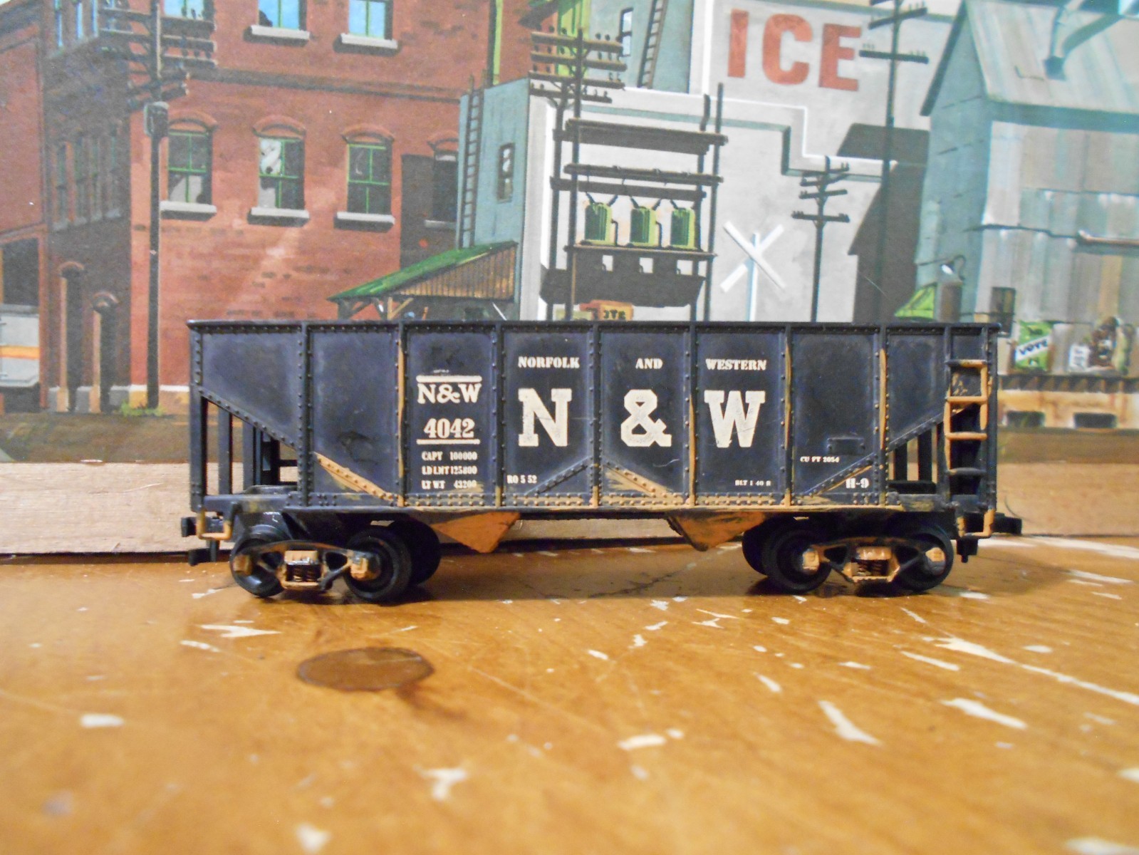 HO Train Revell Norfolk Western Two Bay Open Hopper #4042 Weathering Started