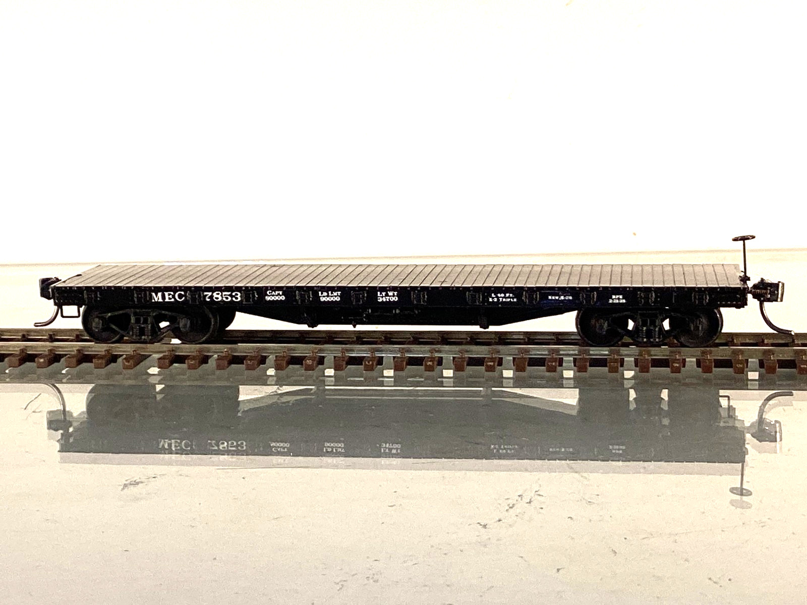 Tichy Train Group HO Maine Central 40′ 50 Ton Flat Car, Metal wheels, KDs